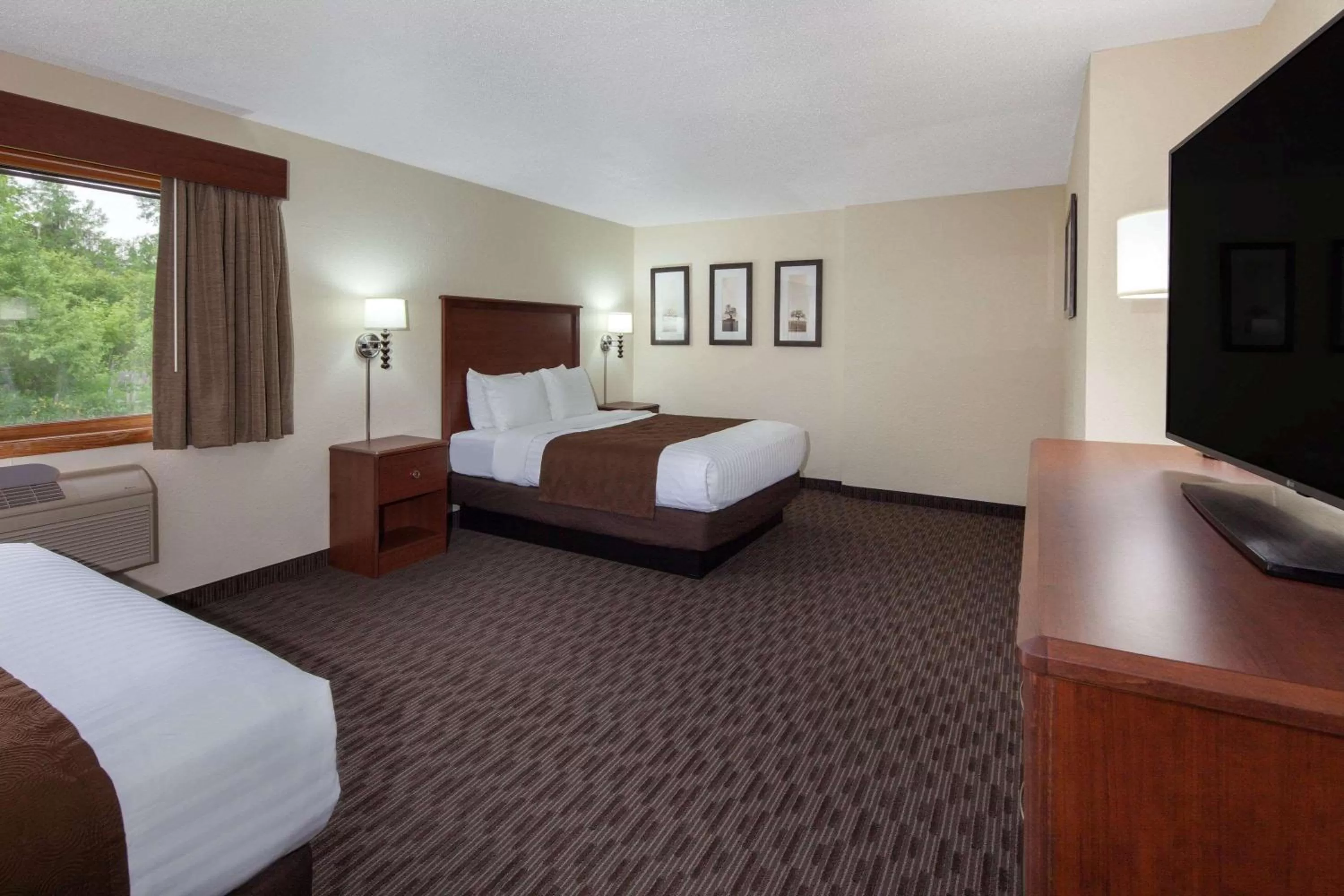 Photo of the whole room, Bed in AmericInn by Wyndham Ironwood