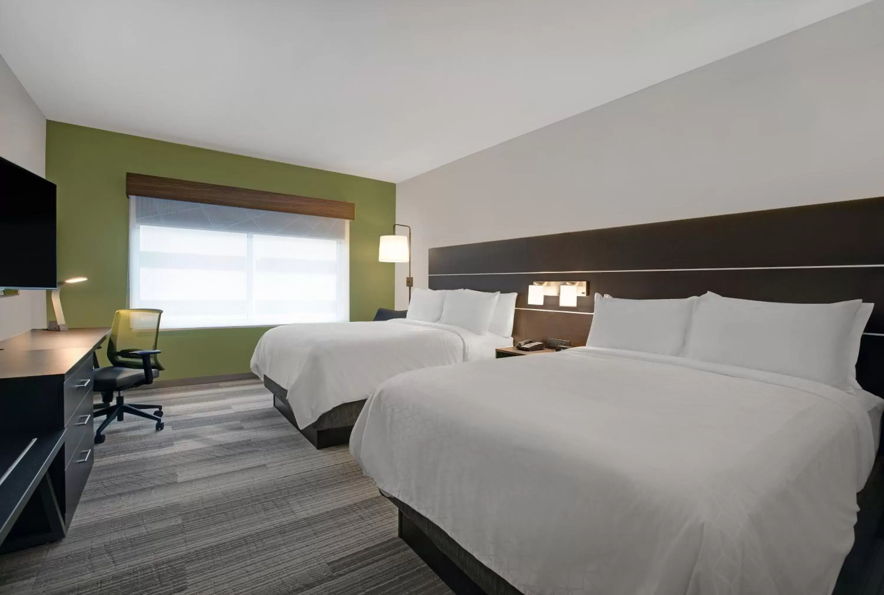 Queen Suite with Two Queen Beds Hearing Accessible Bathtub - Non-Smoking in Holiday Inn Express - Milwaukee Downtown by IHG Queen Suite with Two Queen Beds Hearing Accessible Bathtub - Non-Smoking in Holiday Inn Express - Milwaukee Downtown by IHG