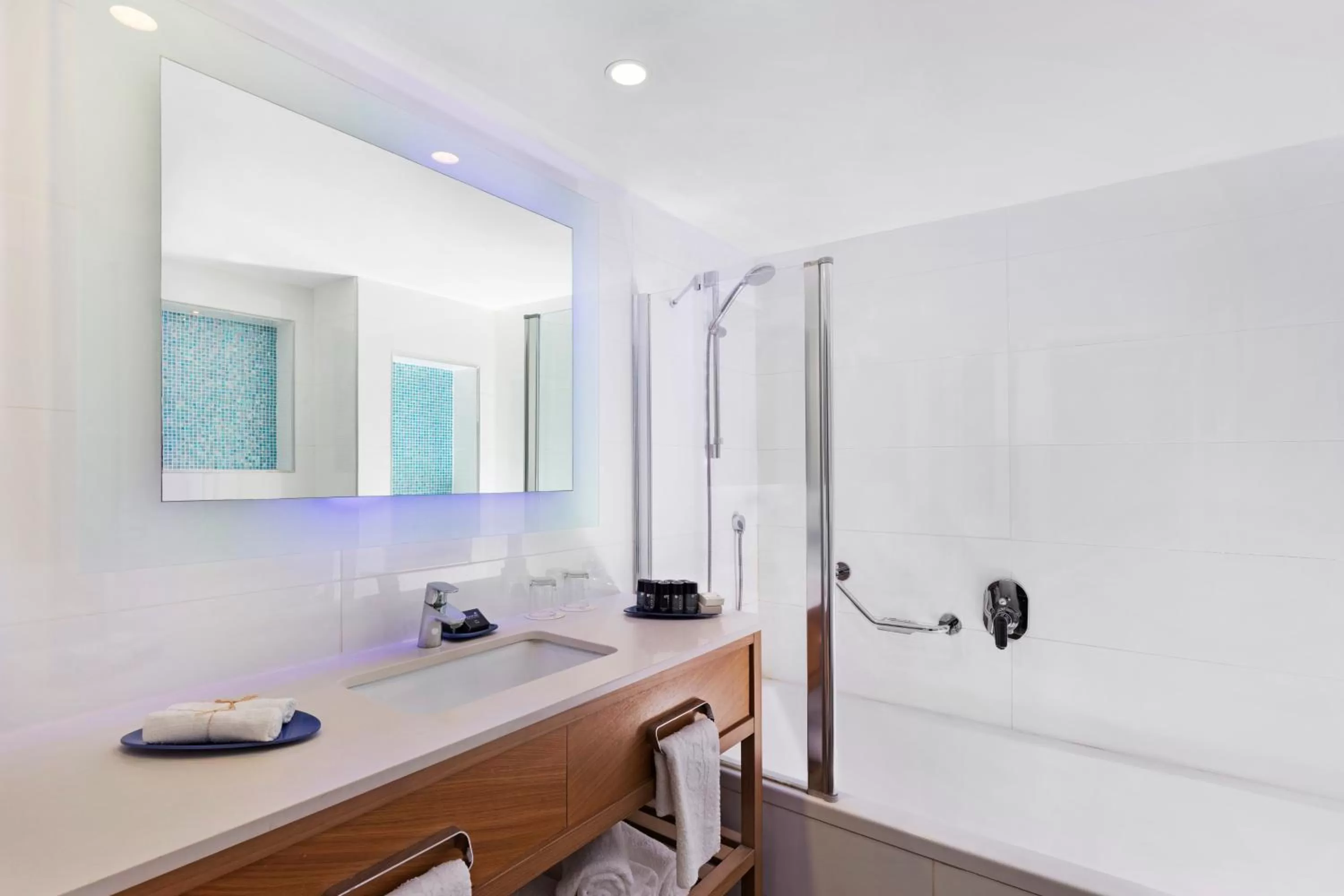 Shower in Herbert Samuel The Reef Eilat