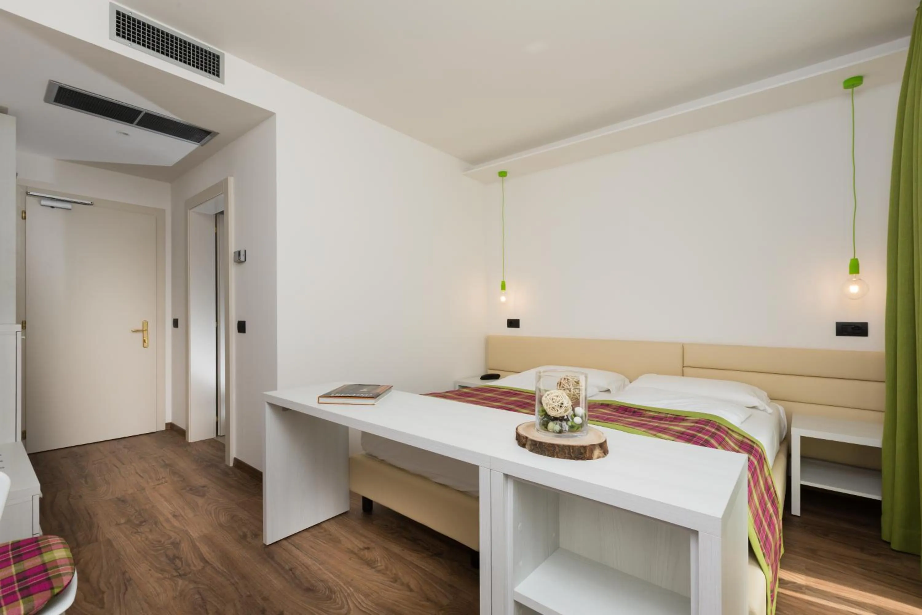 TV and multimedia, Bed in Brione Green Resort