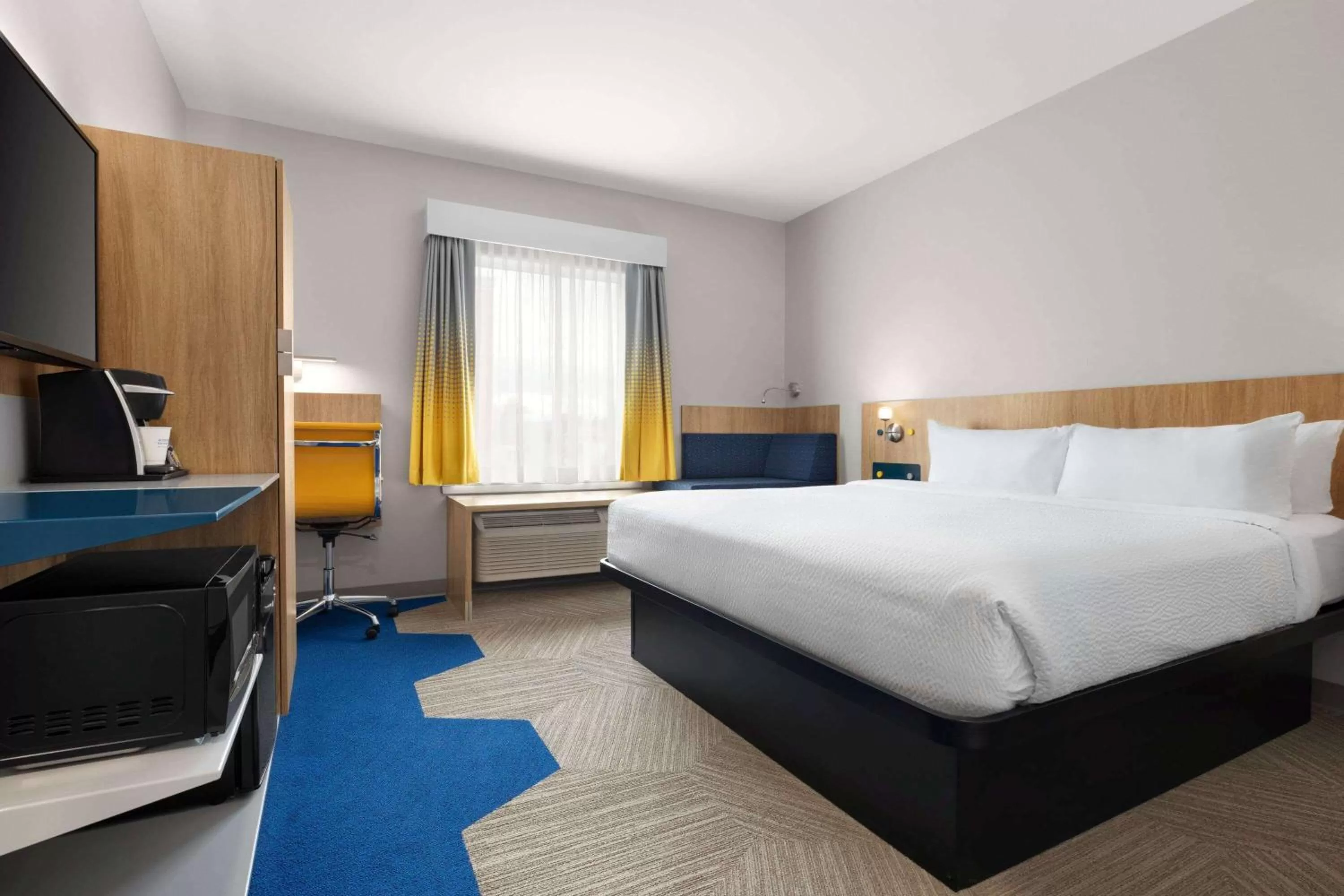 Photo of the whole room, Bed in Microtel Inn Suites by Wyndham Lac-Megantic