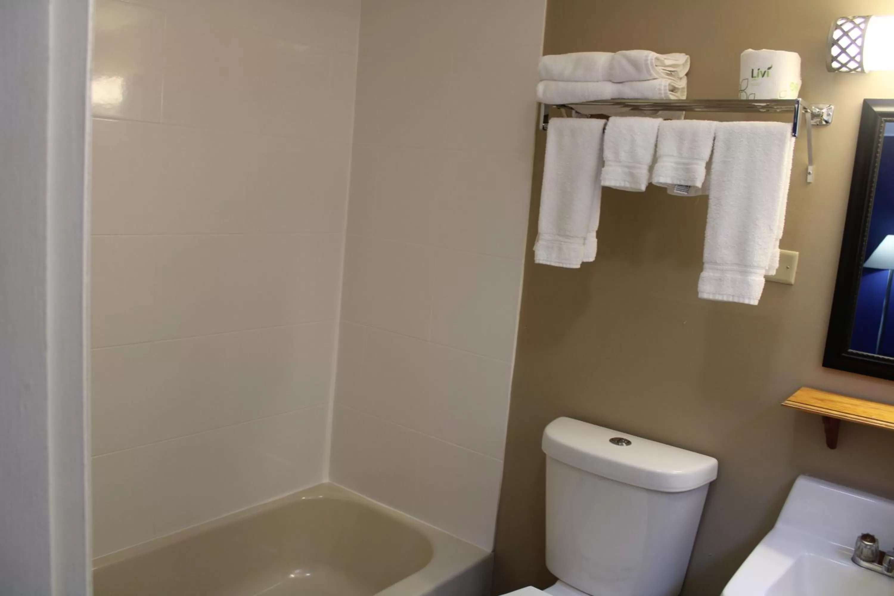 Bathroom in Claremont Motor Lodge