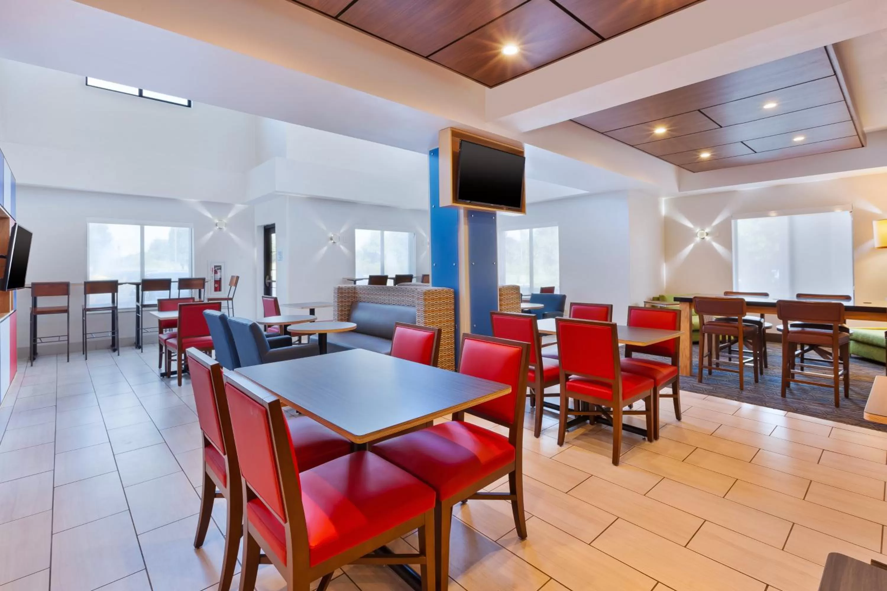 Breakfast in Holiday Inn Express Hotel & Suites Cleveland-Richfield by IHG