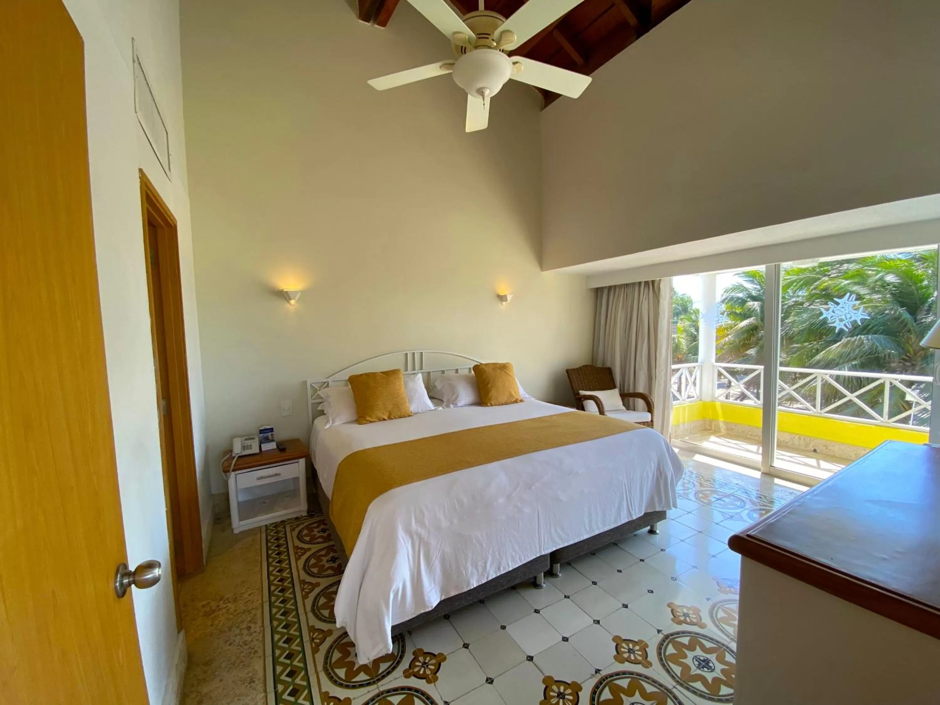 Bed in Hotel Las Americas Casa de Playa