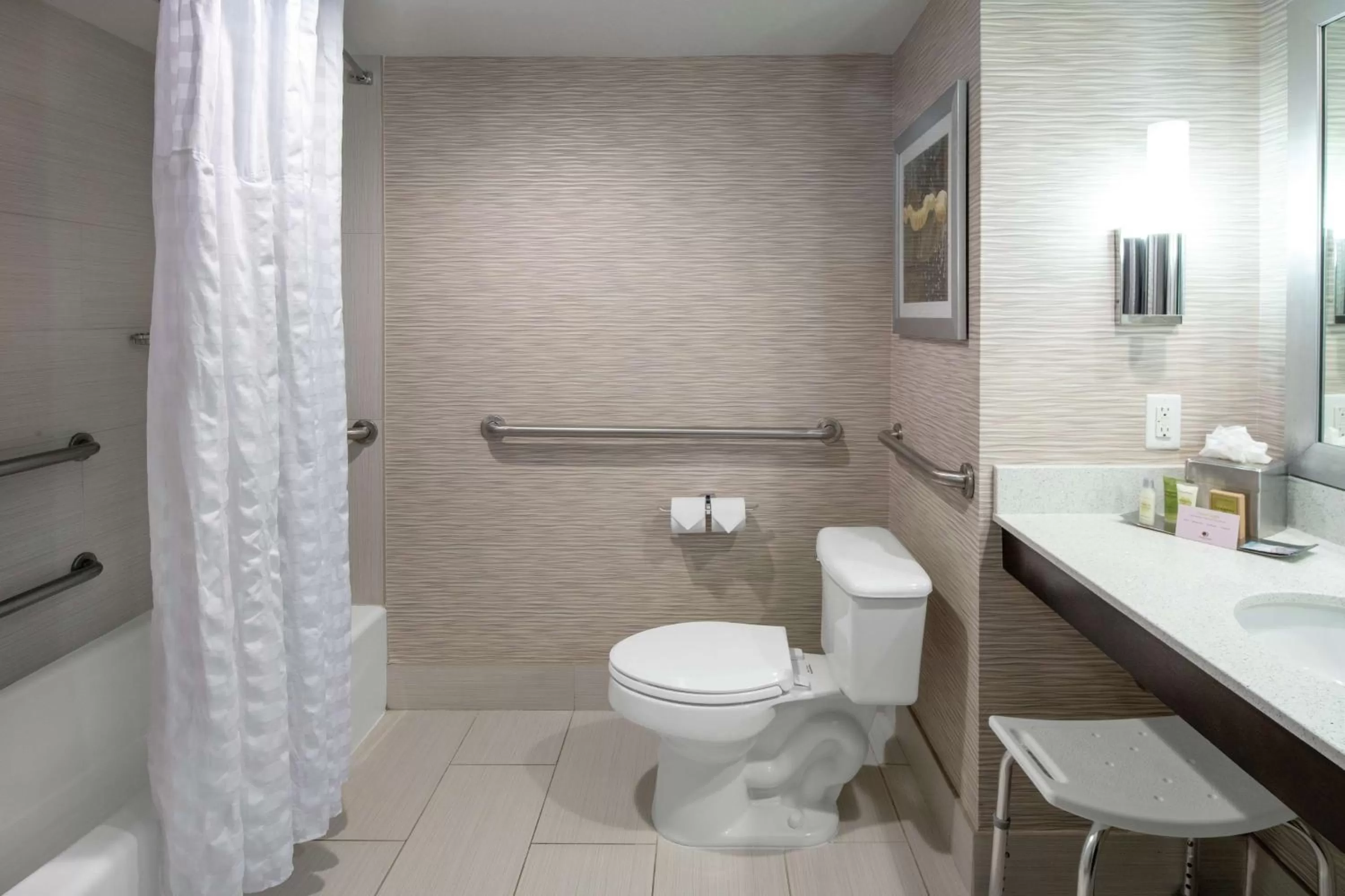 Bathroom in DoubleTree by Hilton Hotel Jacksonville Airport