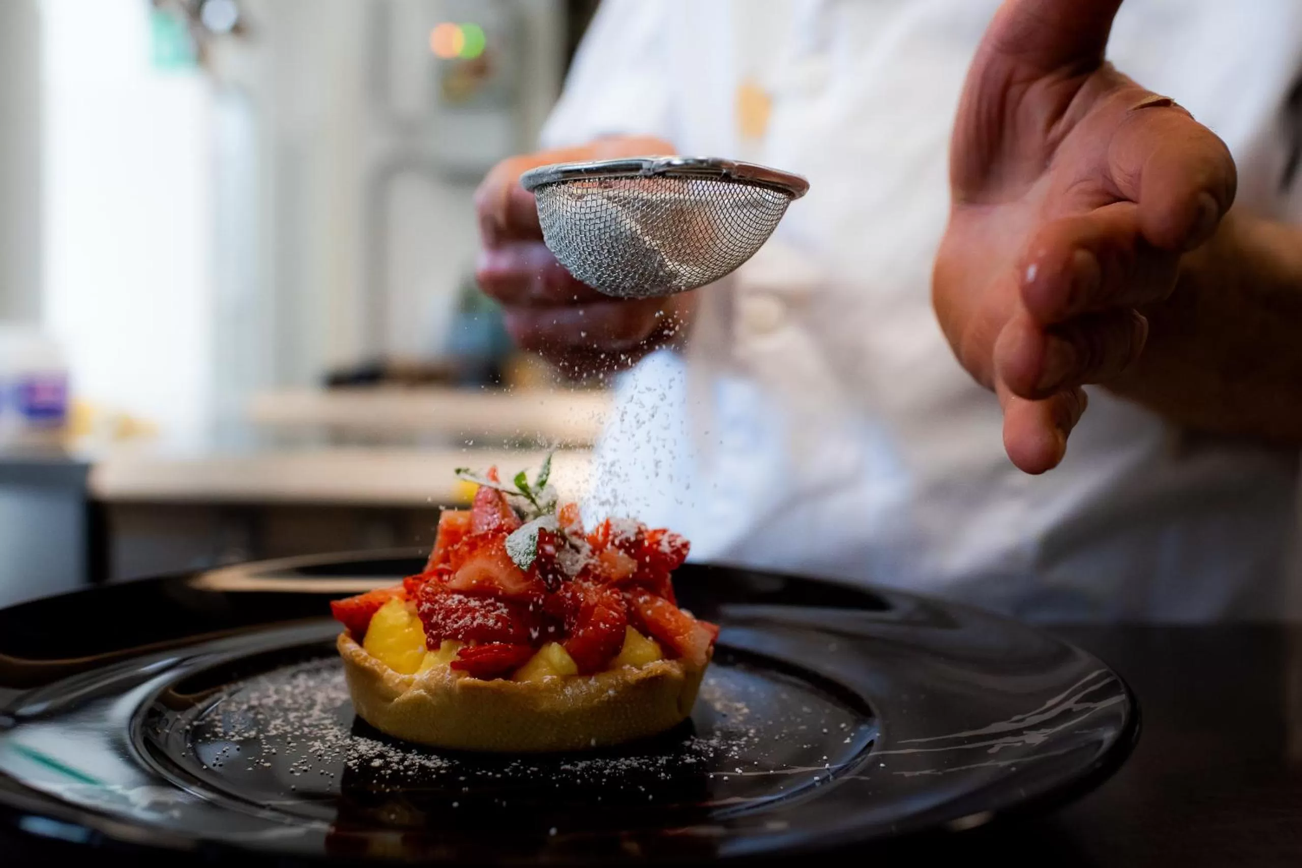 Restaurant/places to eat in M2 Hotel