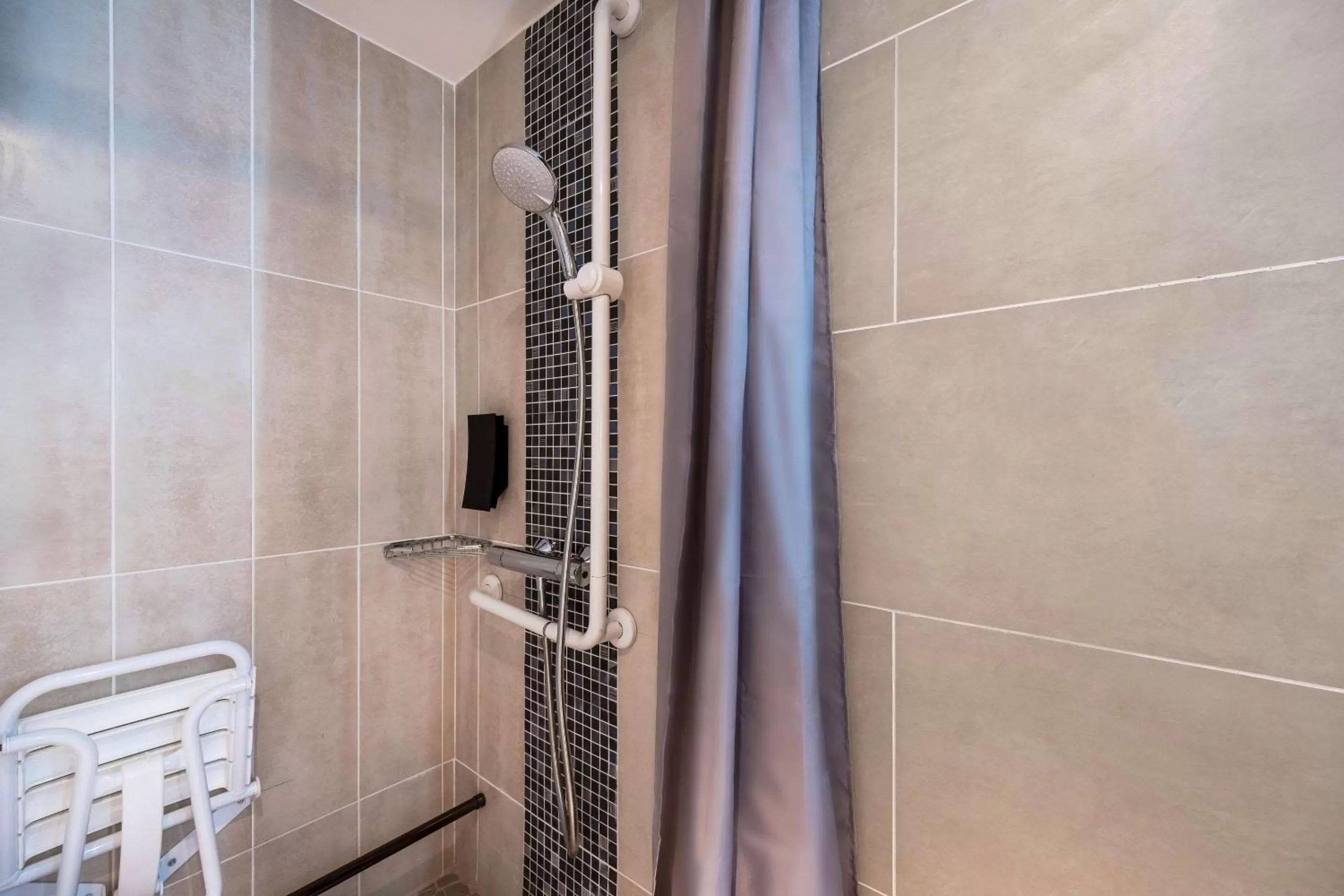 Bedroom in Quality Hotel Toulouse Centre