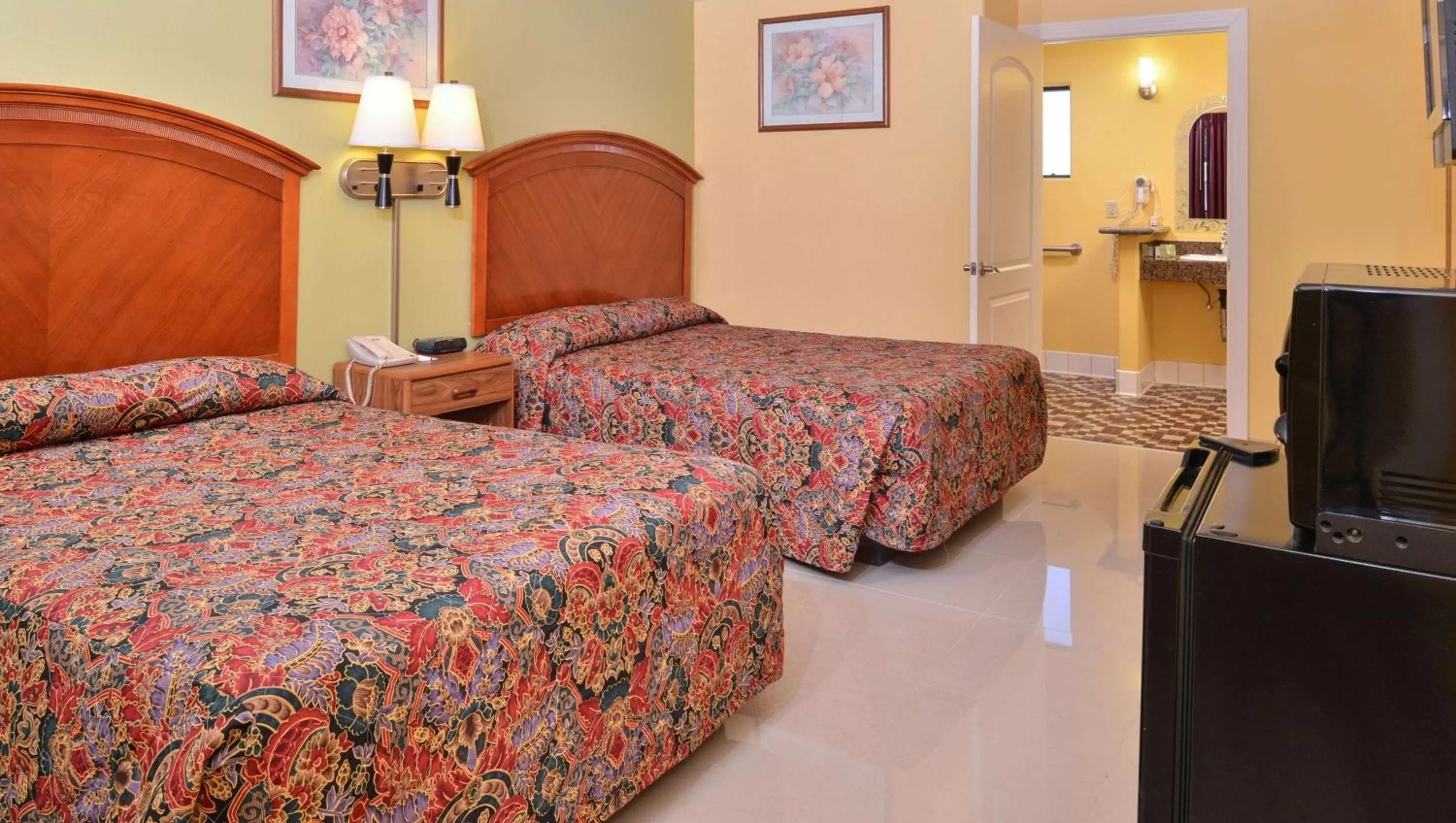 Photo of the whole room, Bed in Magnuson Hotel Blythe