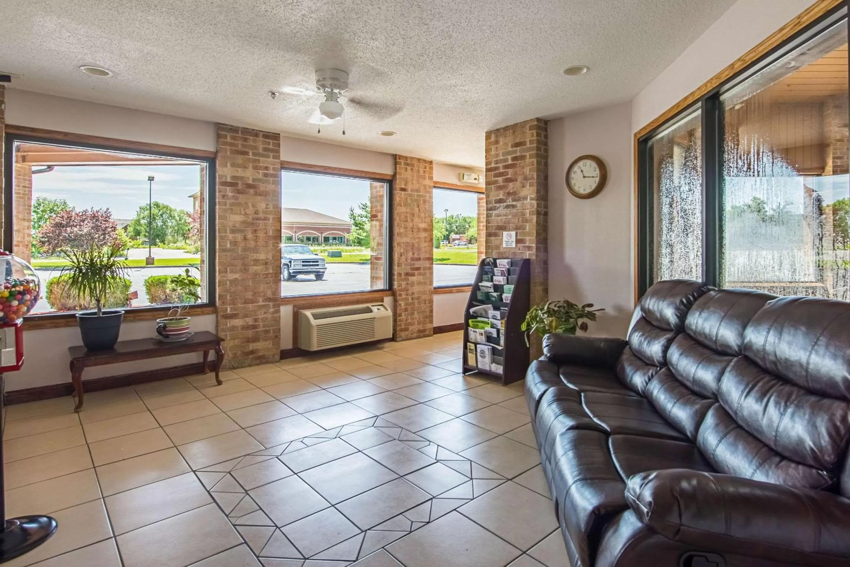Lobby or reception, Seating Area in Rodeway Inn Huntington