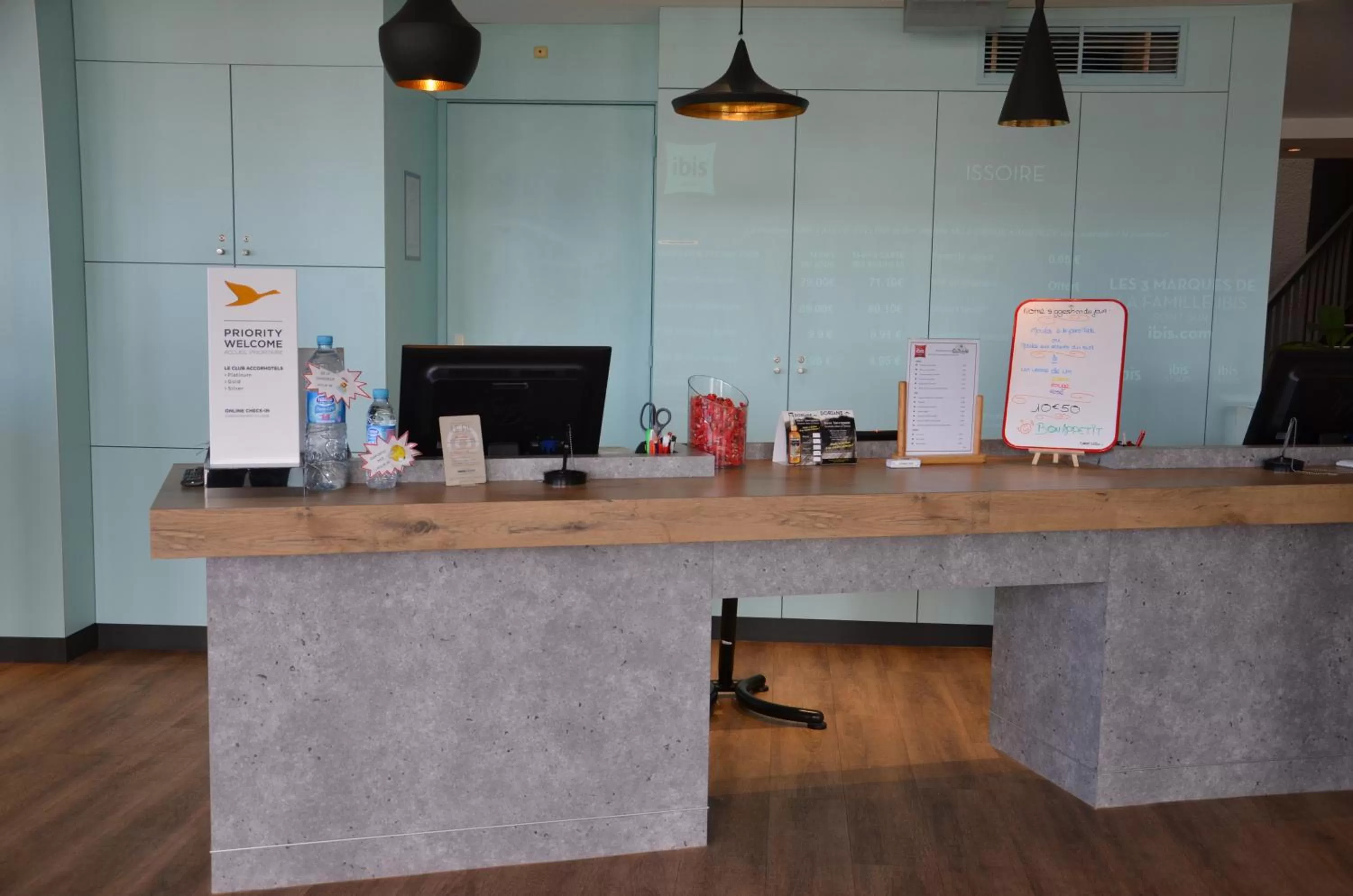 Lobby or reception in ibis Issoire