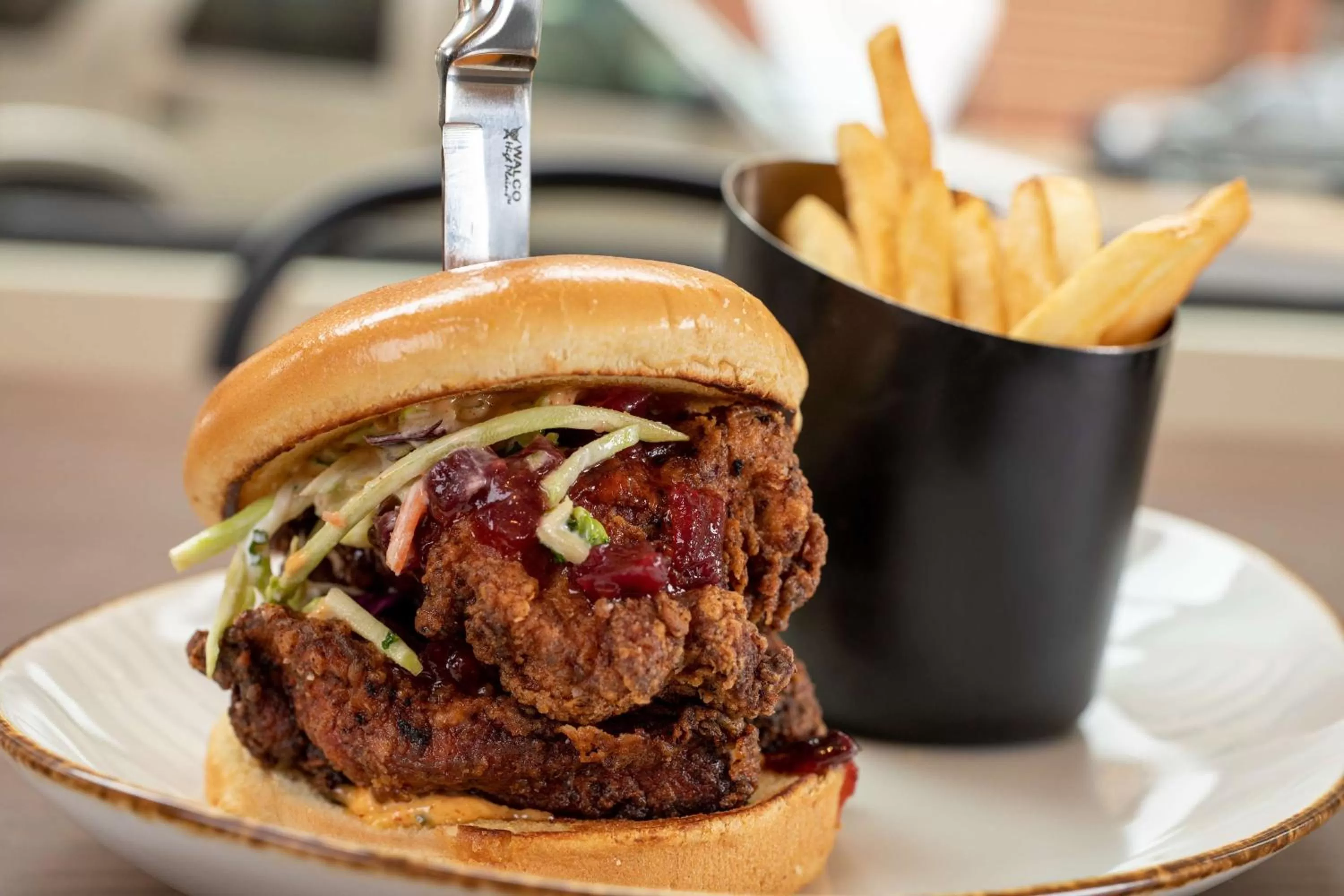 Lounge or bar in The Peregrine Omaha Downtown Curio Collection By Hilton