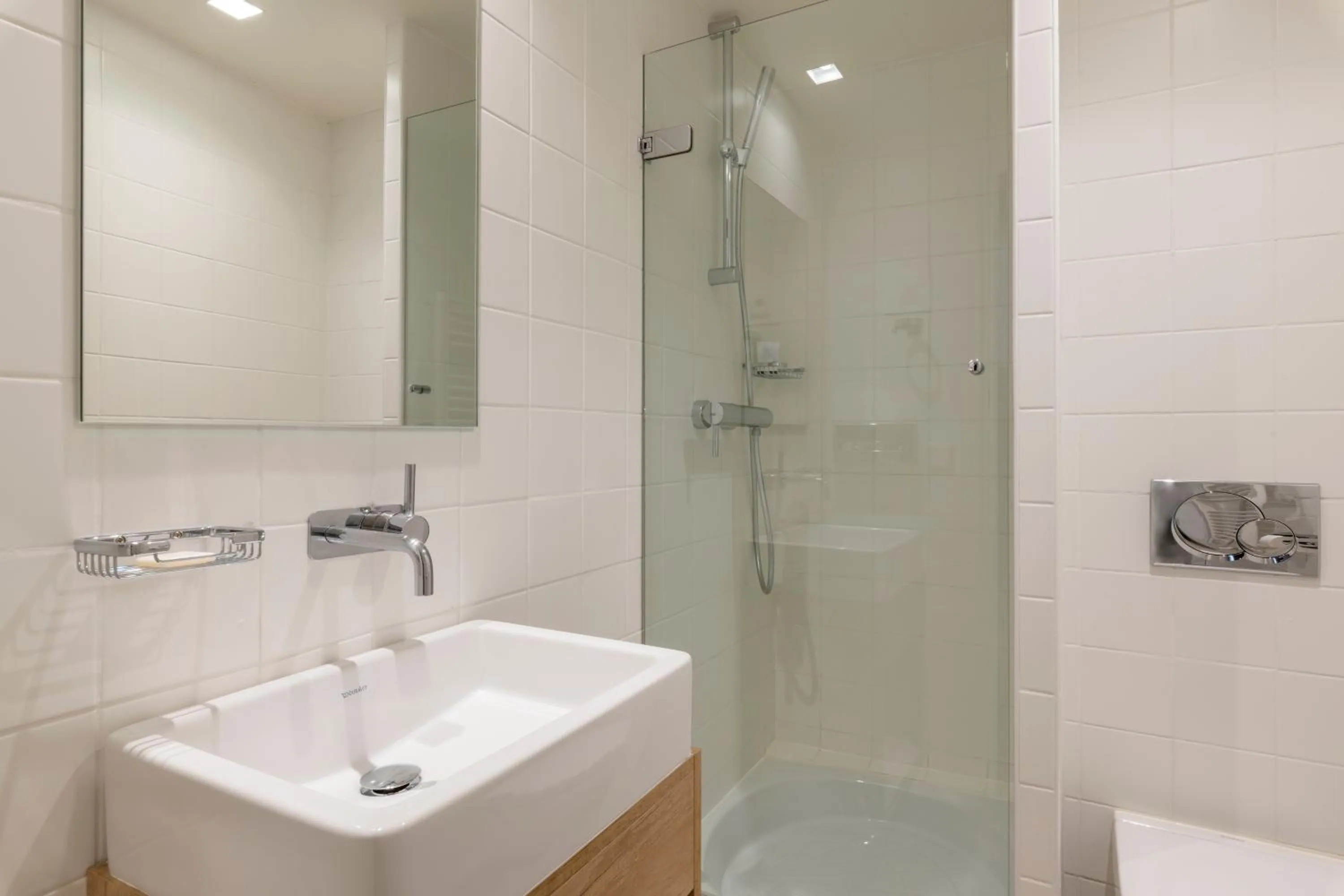 Shower in 9Hotel Opera