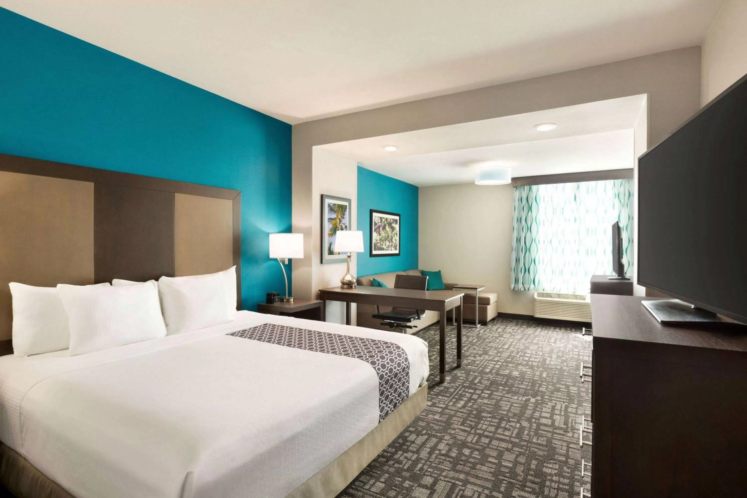 Photo of the whole room, Bed in La Quinta by Wyndham Gainesville