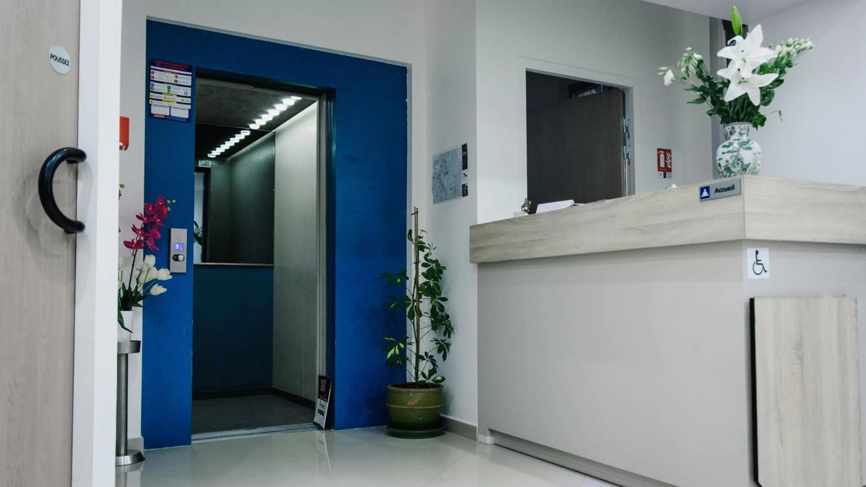 Lobby or reception in Hôtel des Arcades