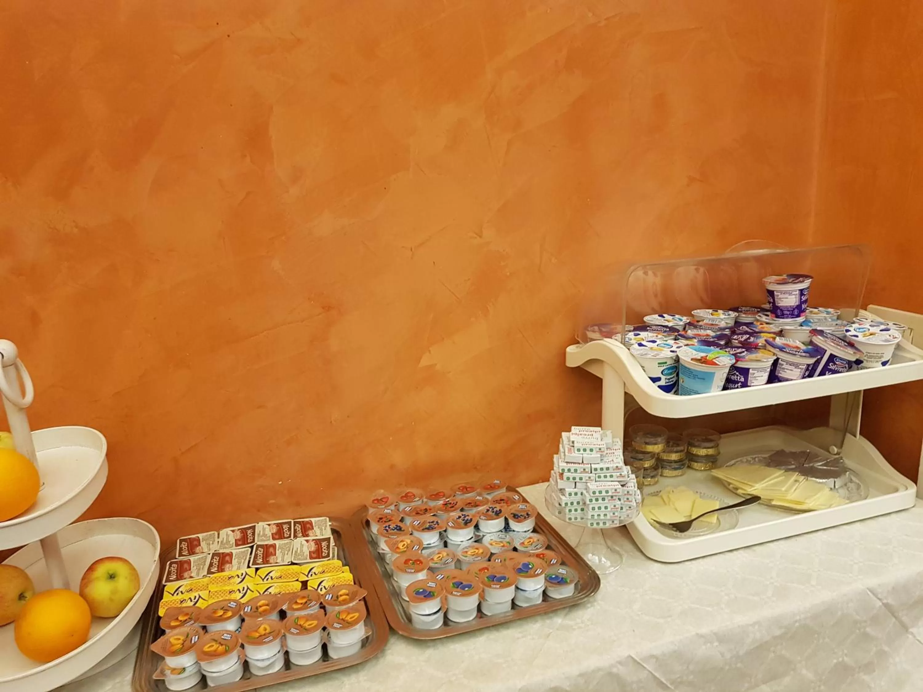 Continental breakfast in Hotel Kennedy