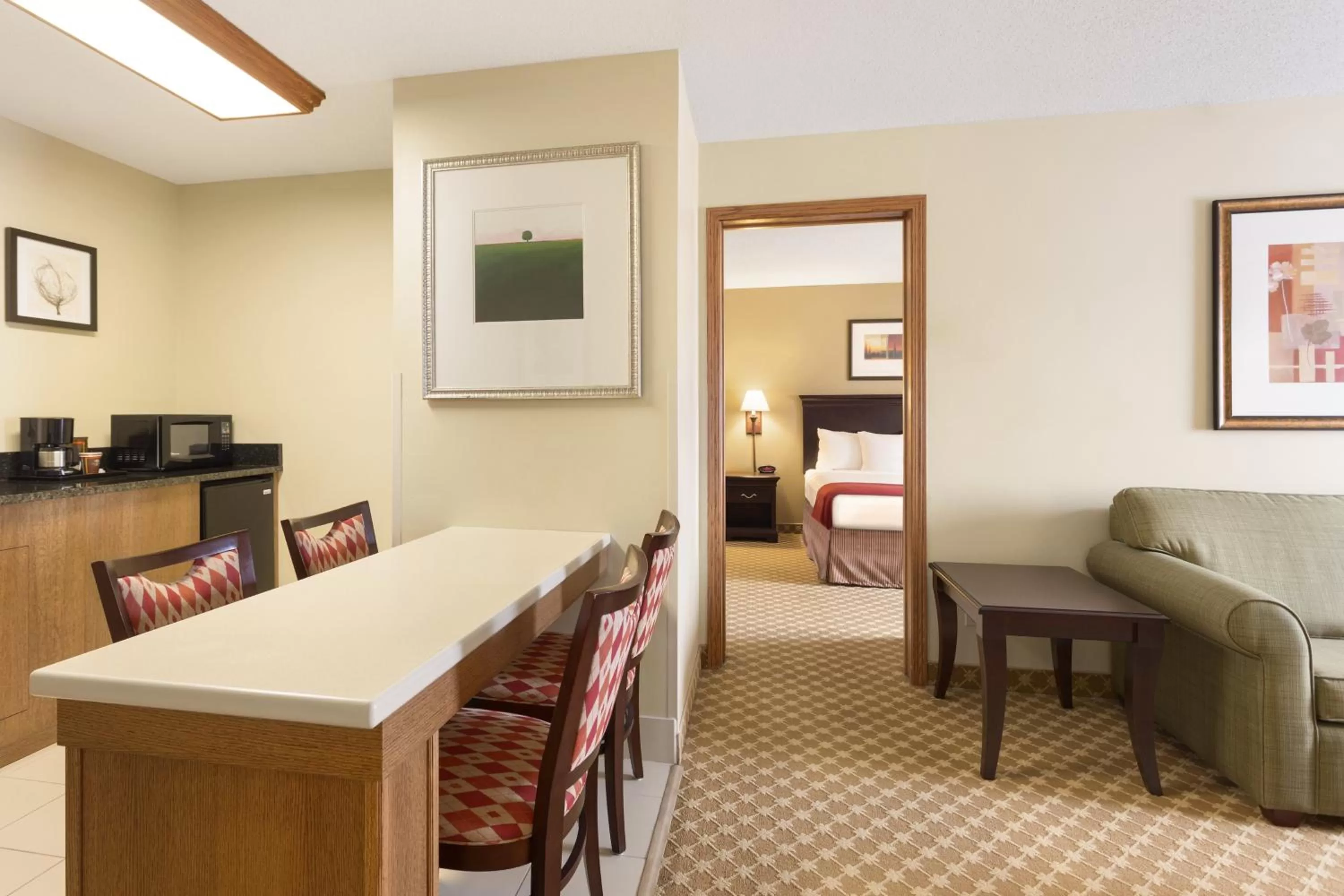Seating area in Country Inn & Suites by Radisson, Lincoln North Hotel and Conference Center, NE