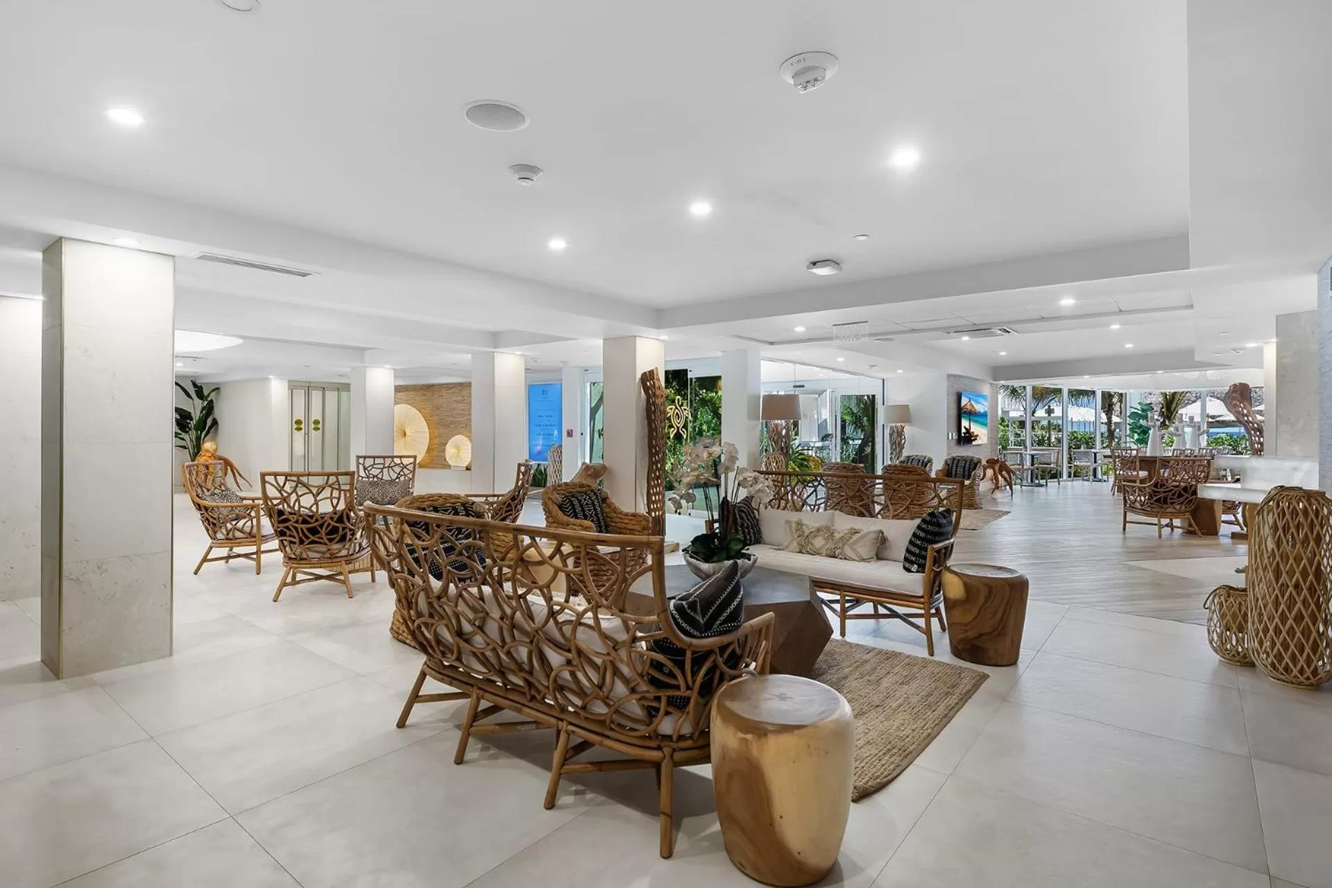 Lobby or reception, Restaurant/Places to Eat in Beachcomber Resort & Club