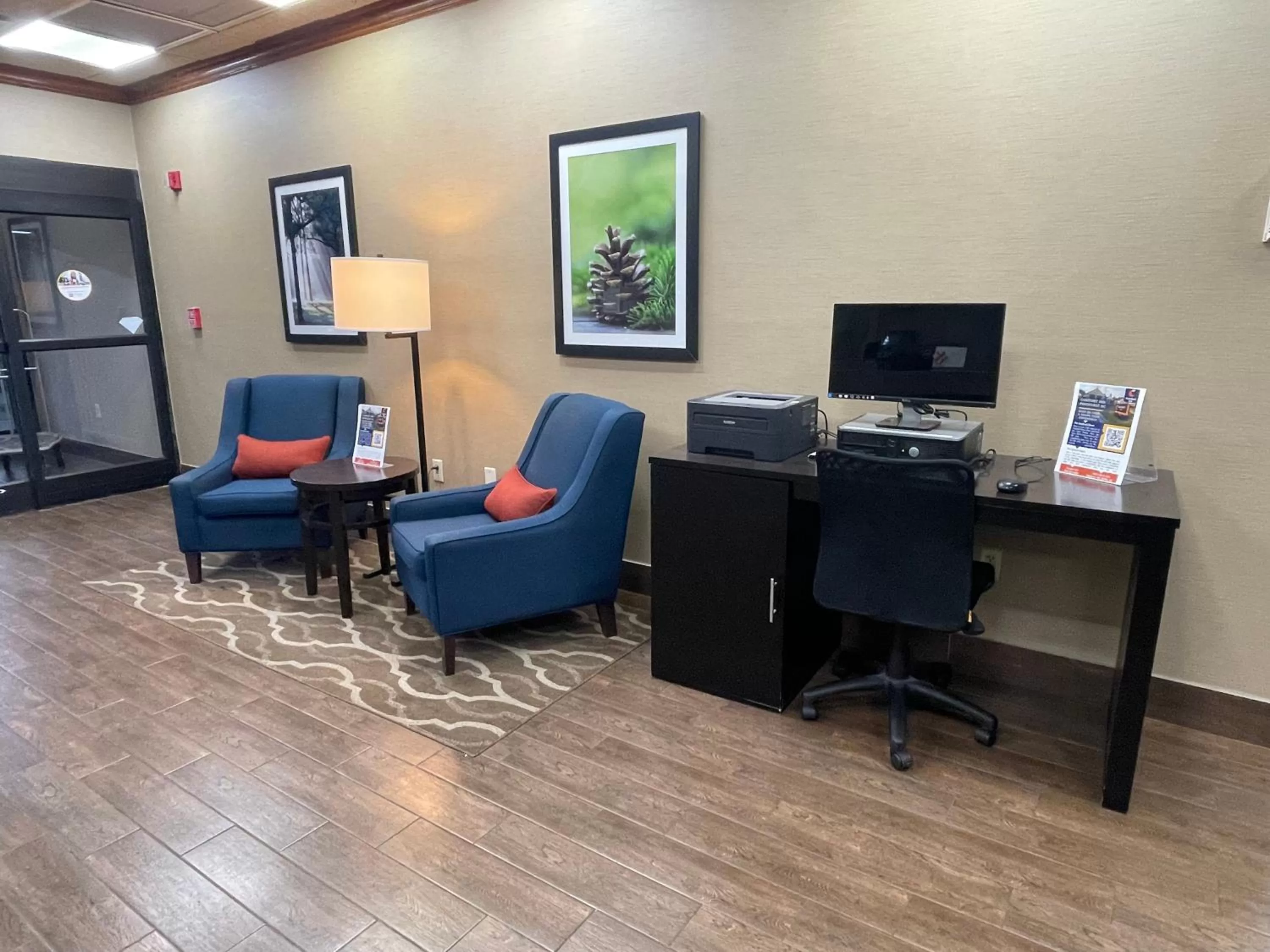 Seating area in Comfort Inn Pinehurst - Southern Pines