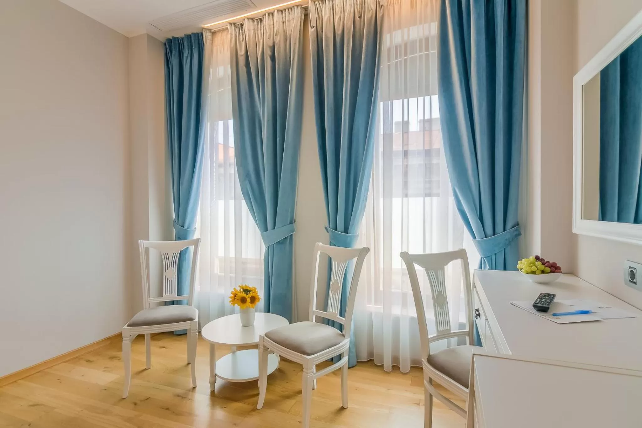 Living room in New Era Hotel Old Town Party Zone Bucharest- parking with fee nearby - NOT at the hotel !