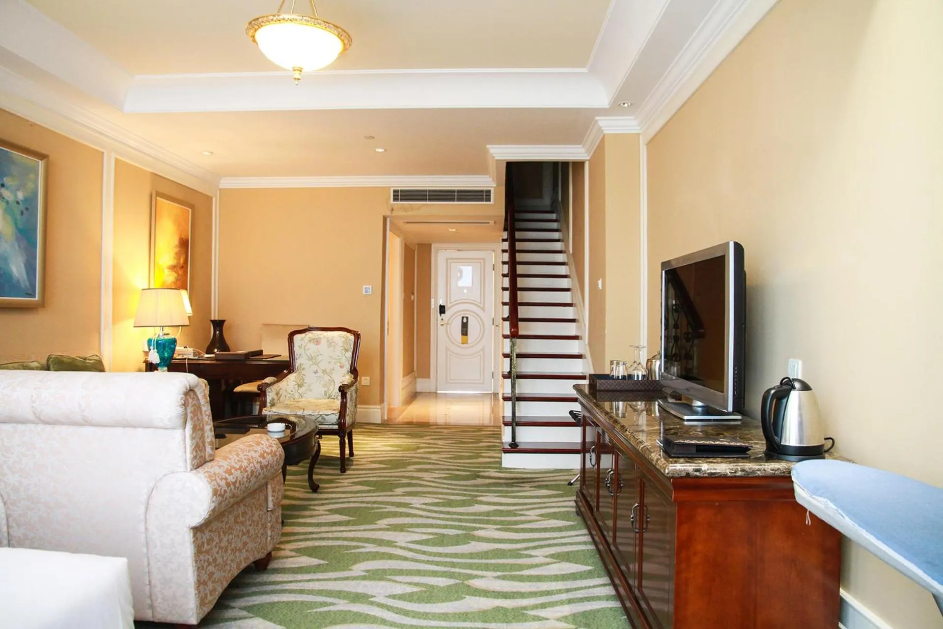 Photo of the whole room in Crowne Plaza Ocean Spring Resort by IHG