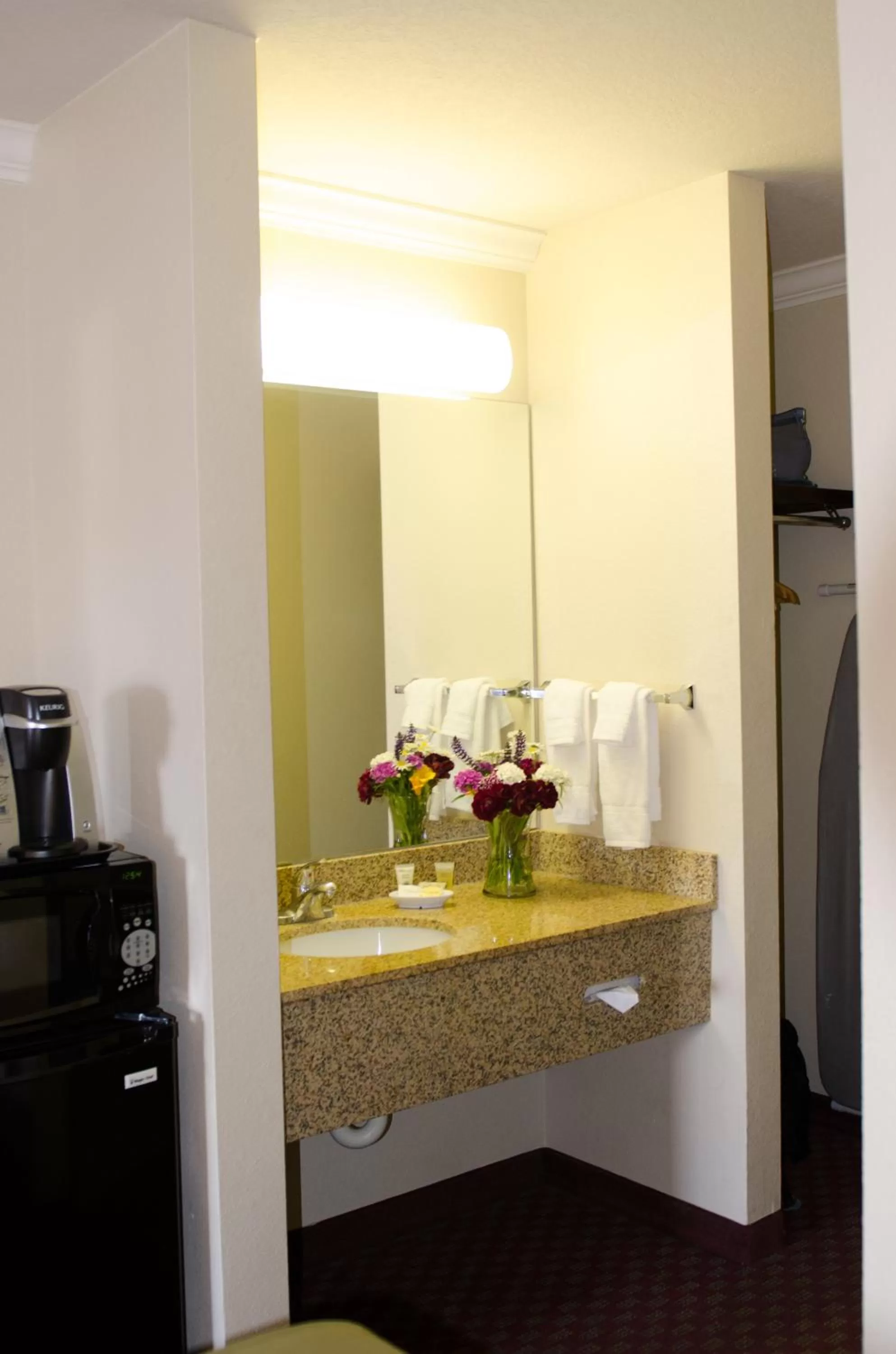 Bathroom in Inn at Moses Lake