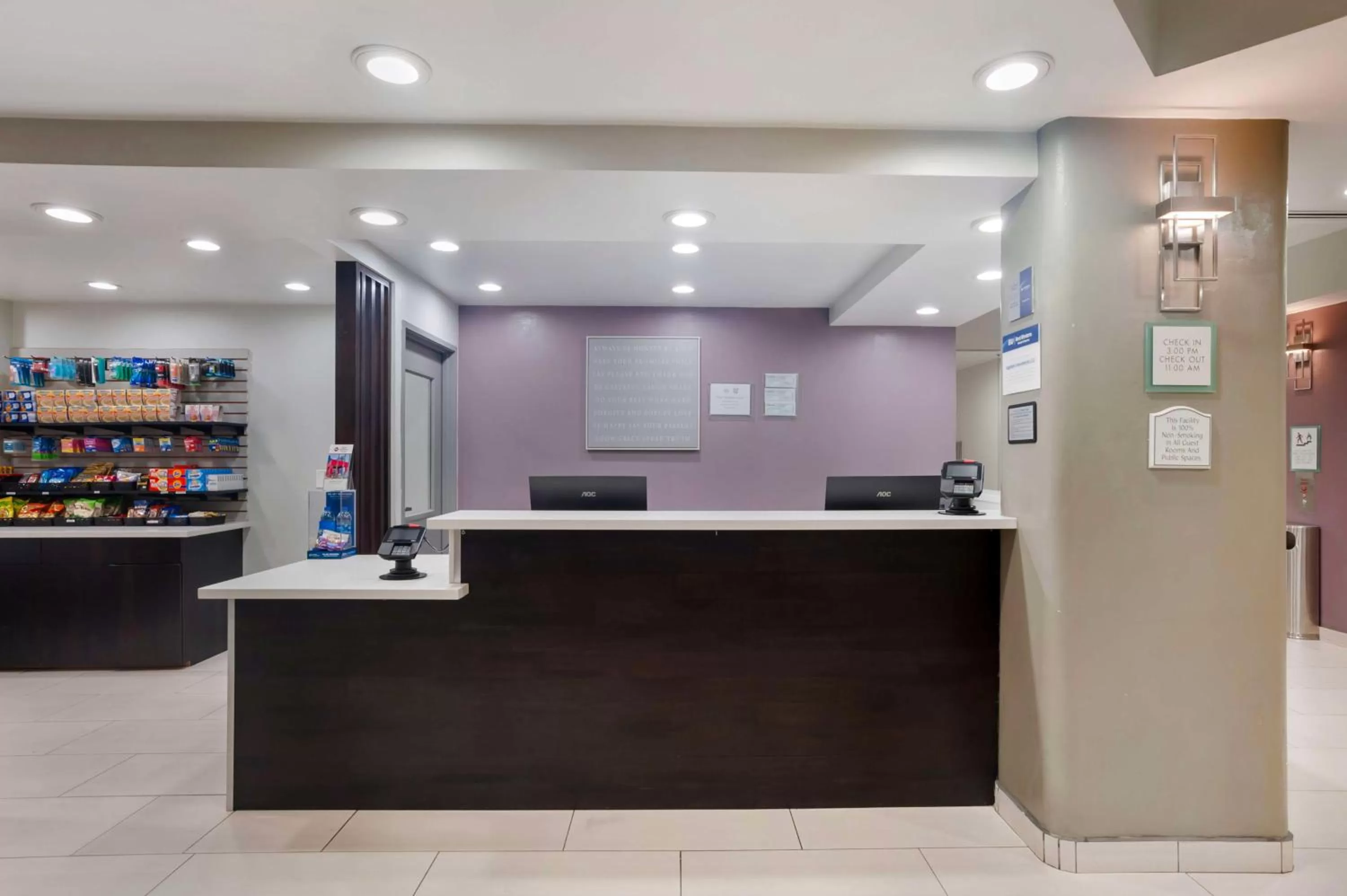Lobby or reception in Best Western Plus Commerce Hotel