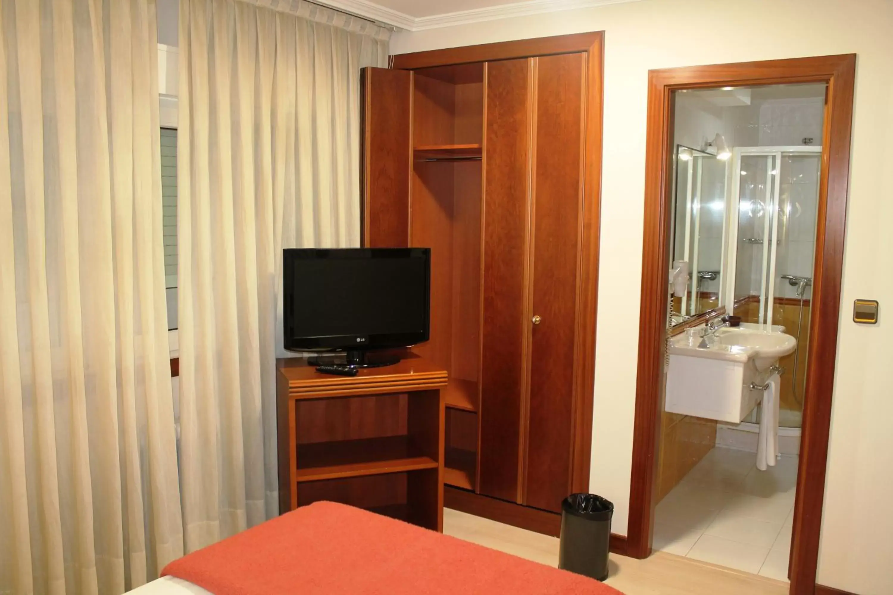 Single Room in Hotel Villa de Marin Single Room in Hotel Villa de Marin