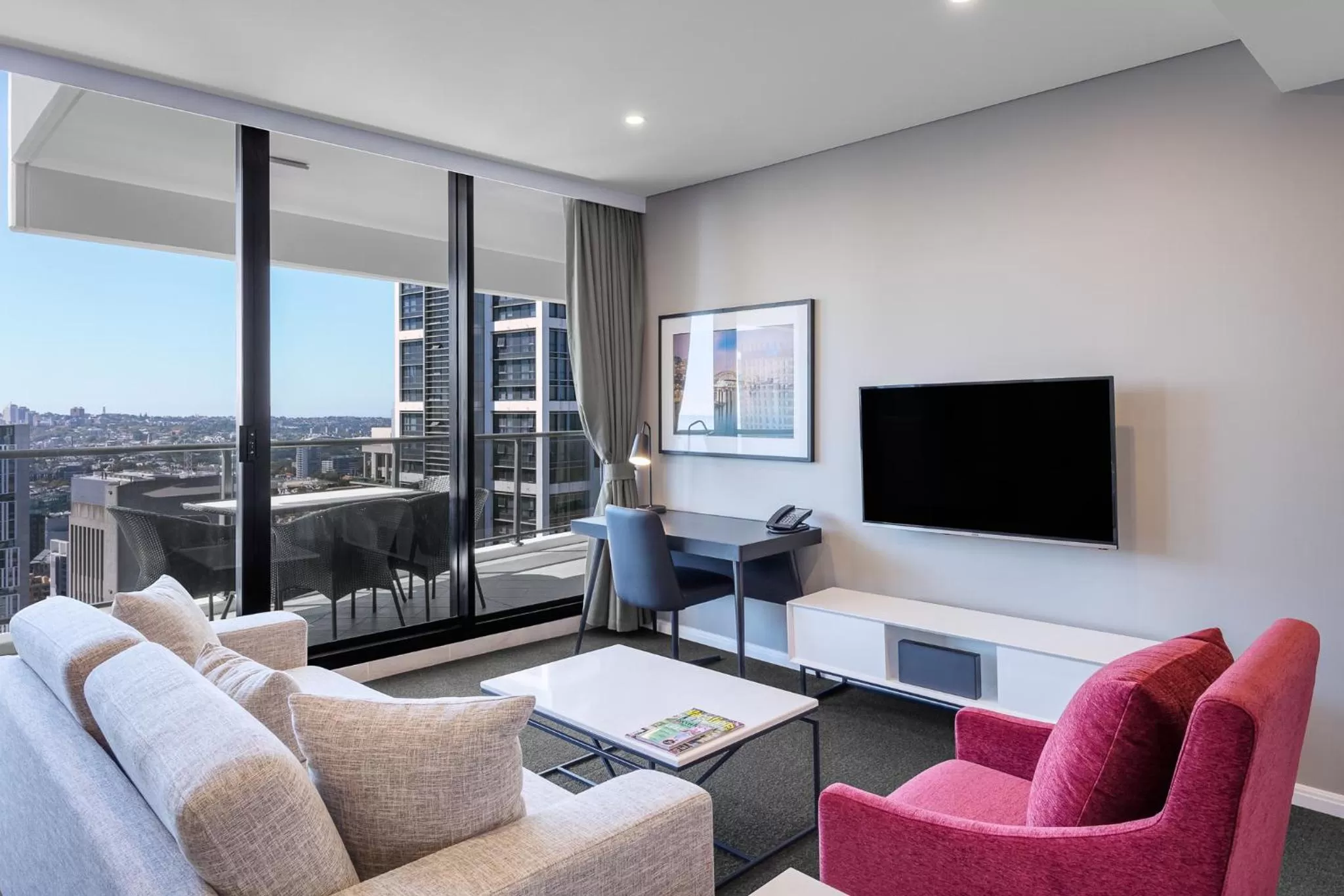 TV and multimedia in Meriton Suites Kent Street, Sydney