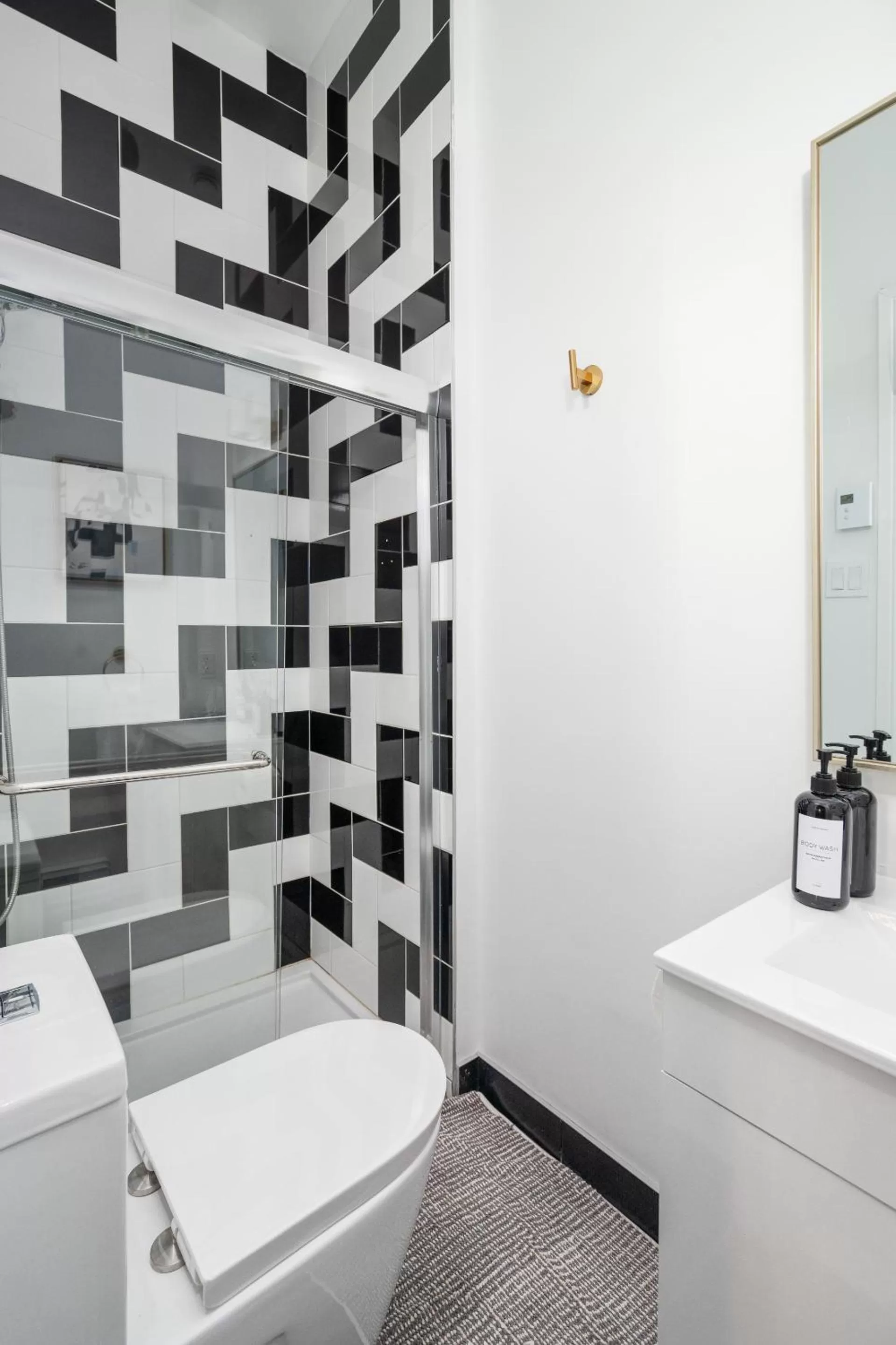 Bathroom in Le Penfield Par Nomade MTL