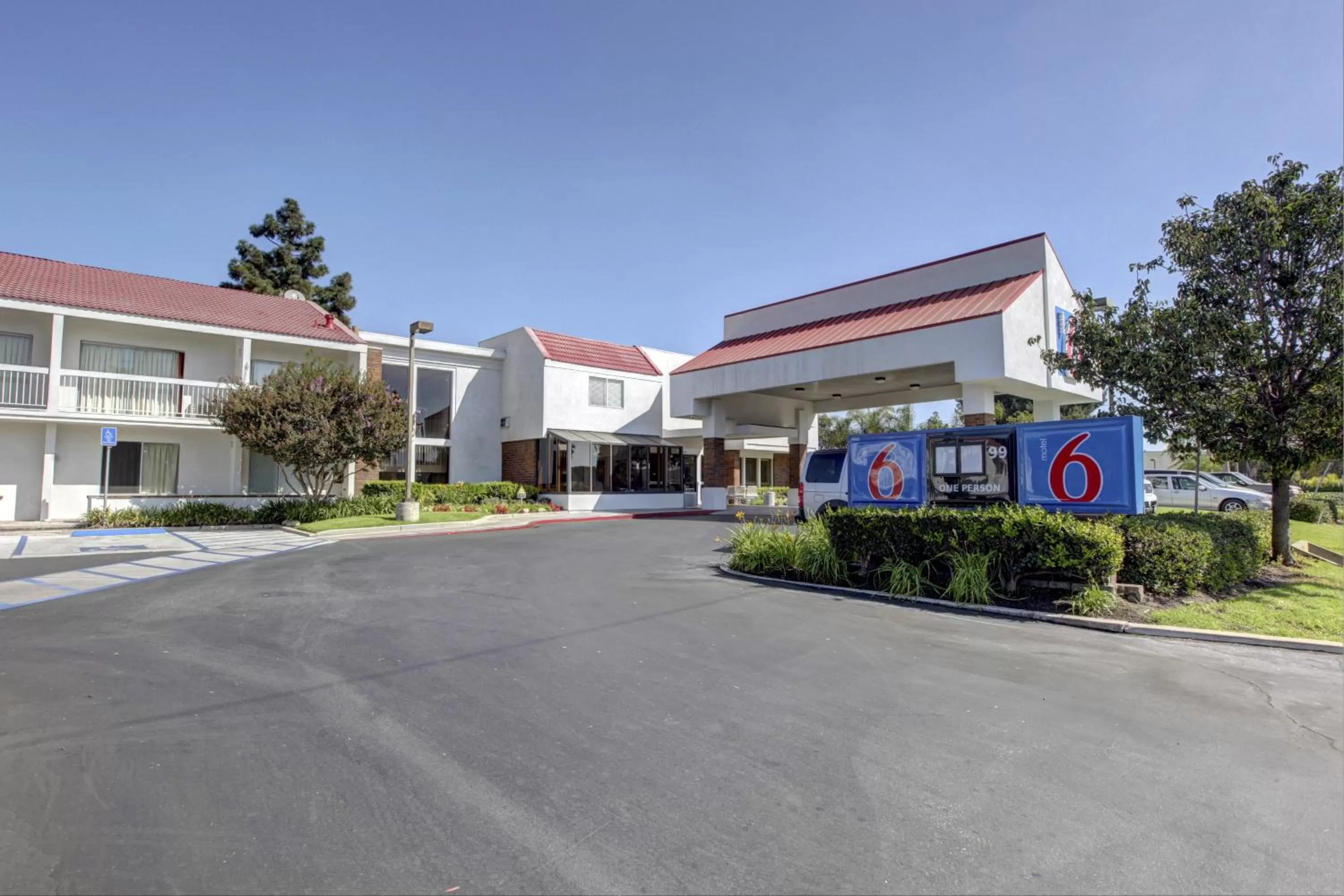 Facade/entrance in Motel 6-Santa Ana, CA - Irvine - Orange County Airport