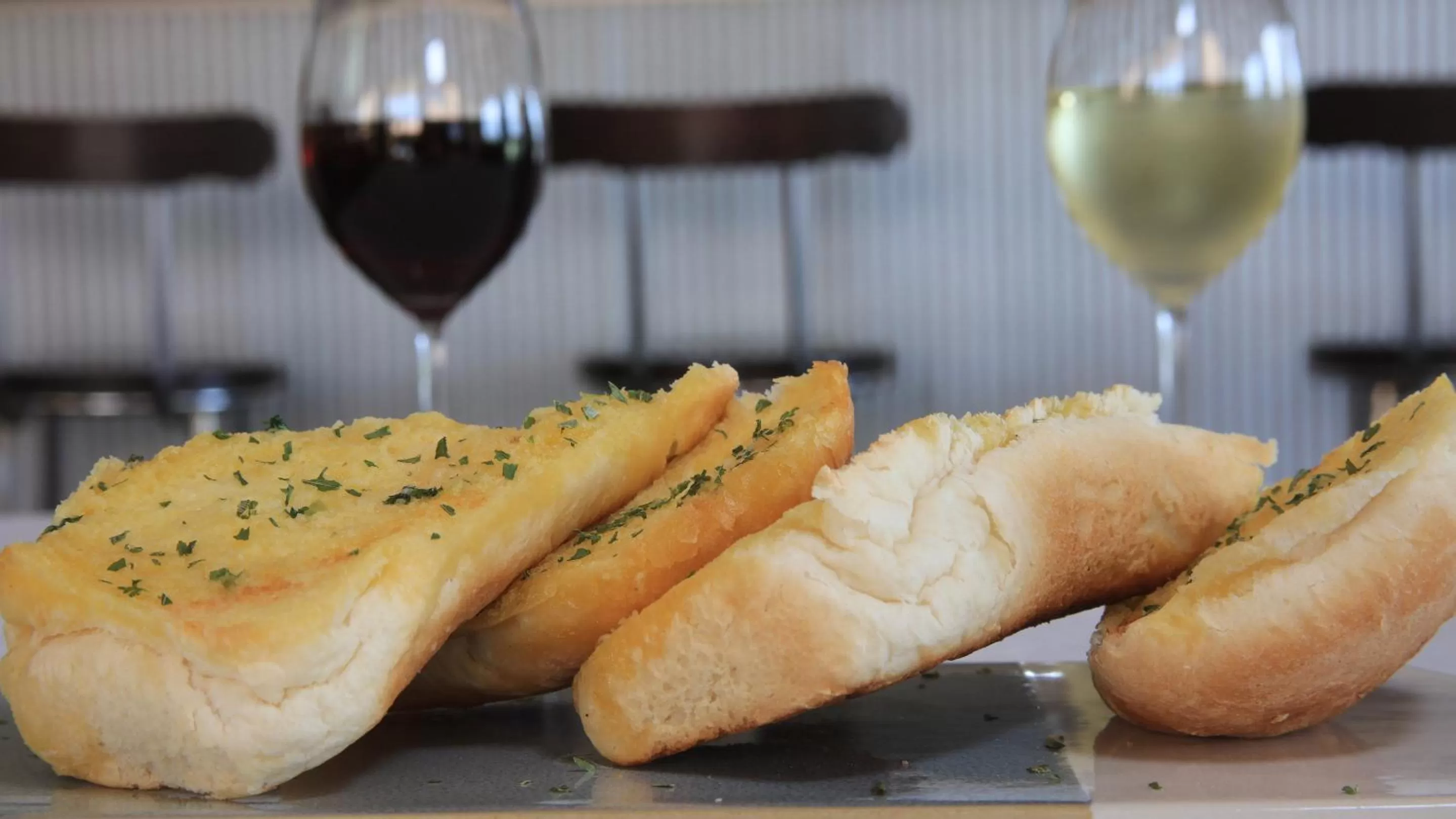 Country Roads Motor Inn