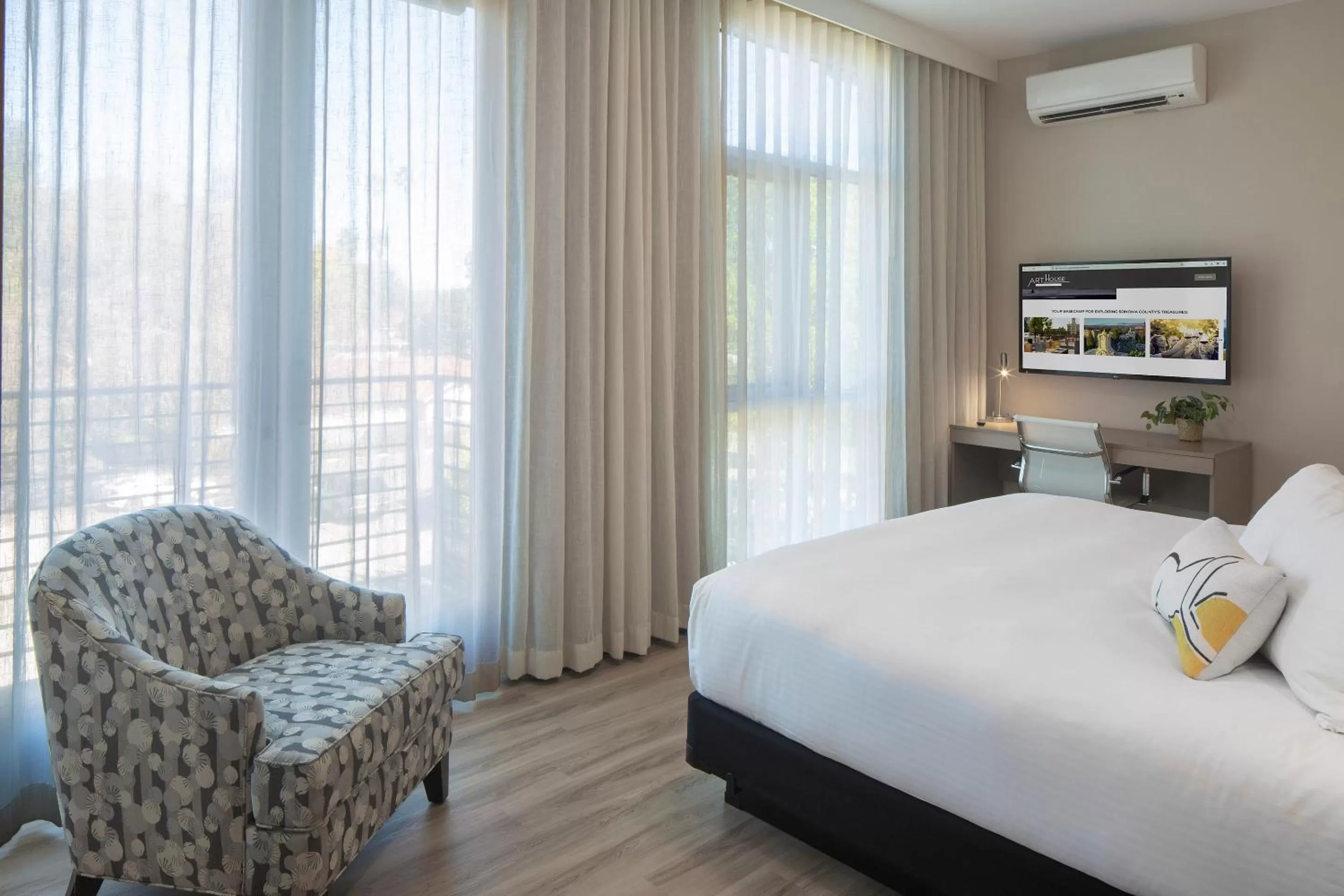 Bed in Art House Hotel