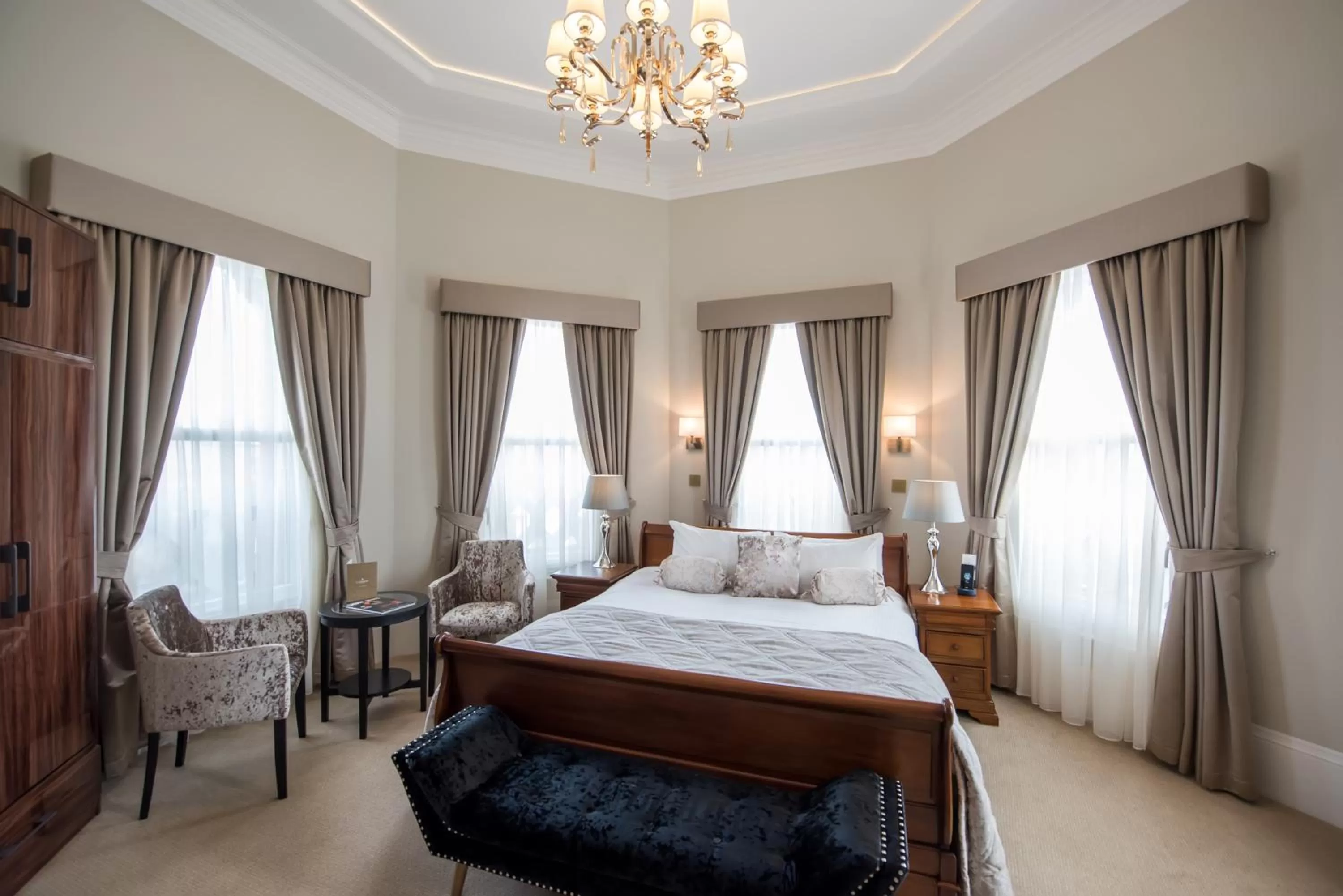 Bed in The Lansbury Heritage Hotel By Sunday - Canary Wharf London