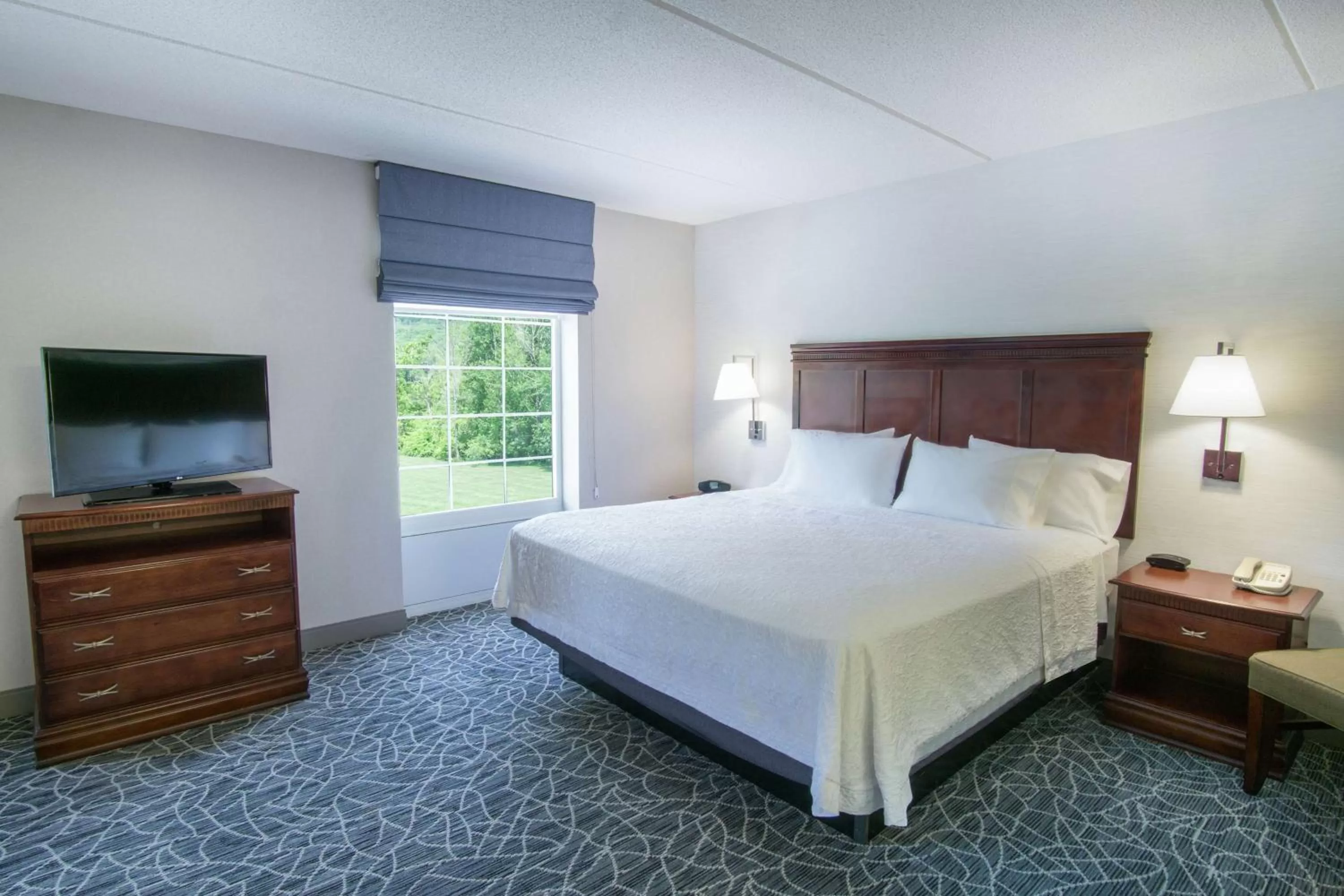 Bed in Hampton Inn & Suites Berkshires-Lenox