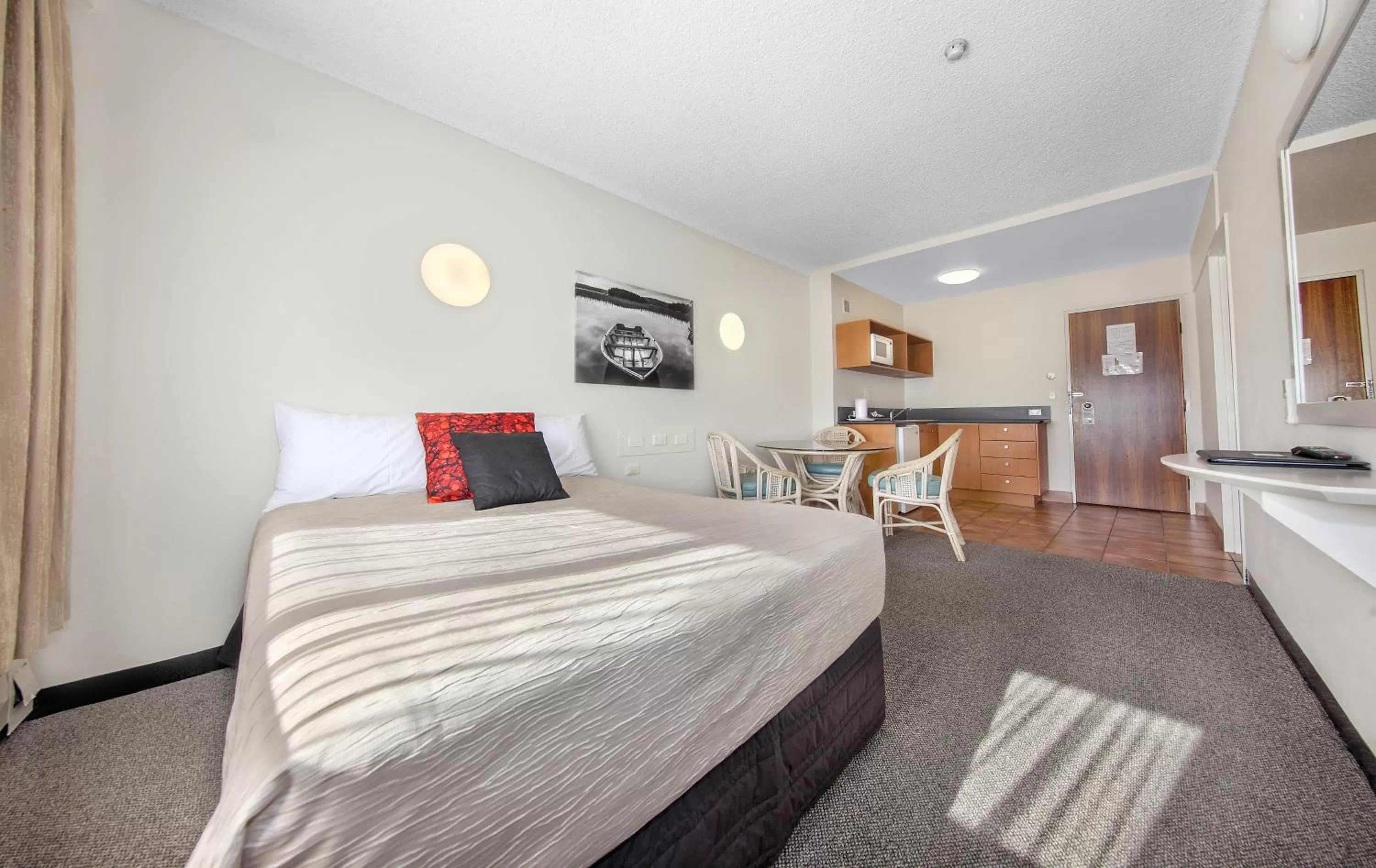Bed in Belconnen Way Hotel & Serviced Apartments