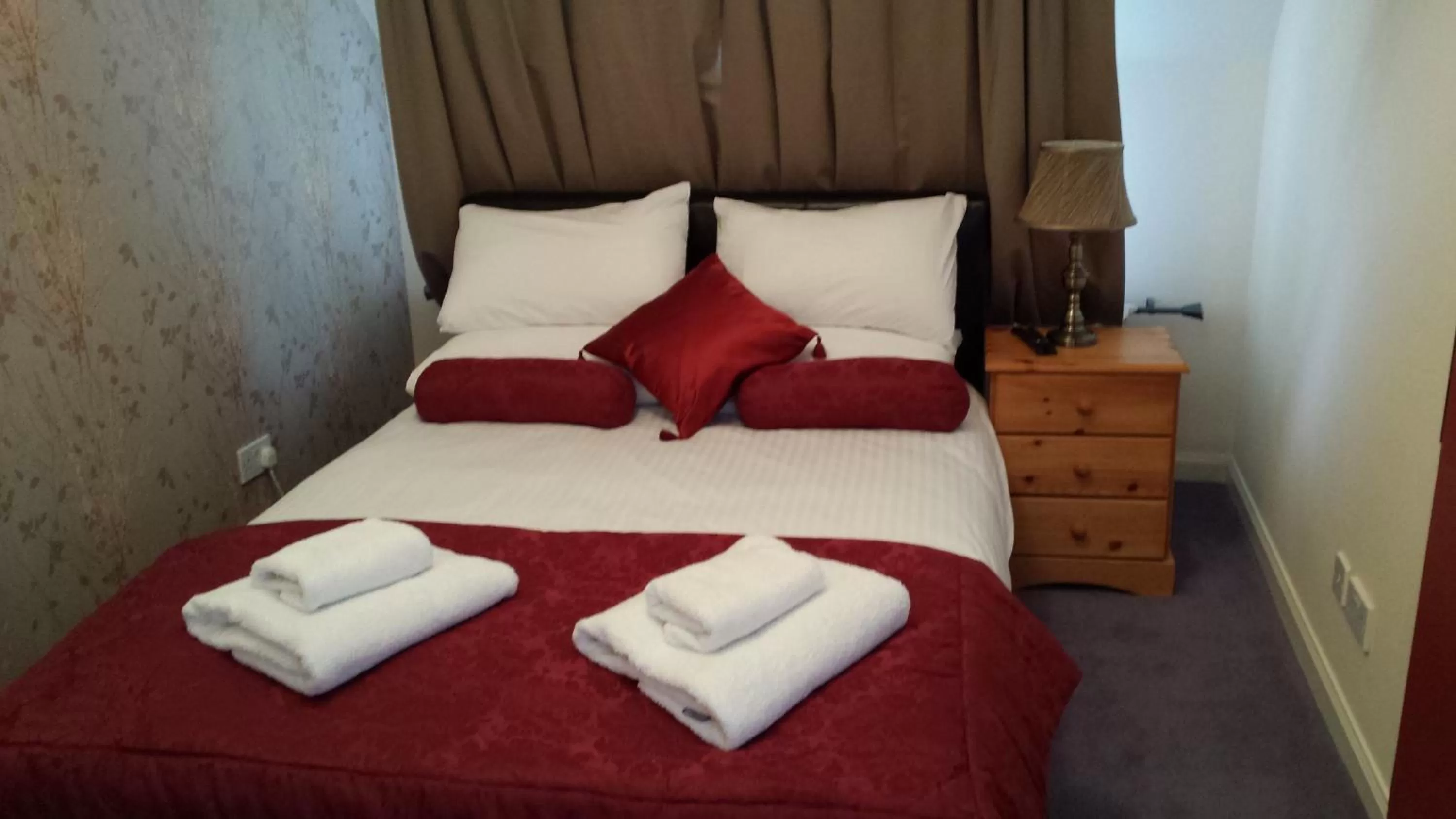 Bedroom, Bed in Rosemount Palace