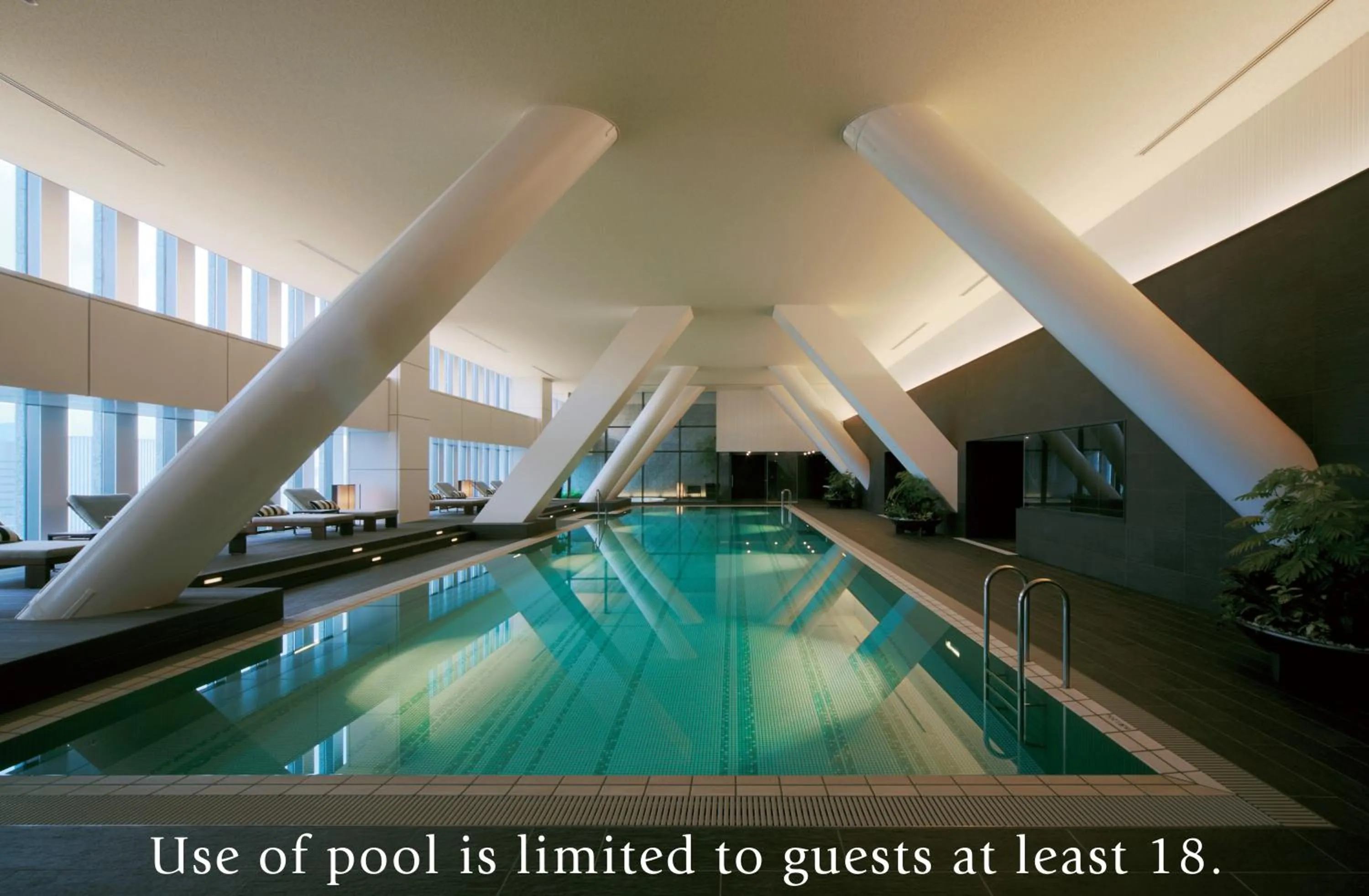 Swimming pool in The Capitol Hotel Tokyu