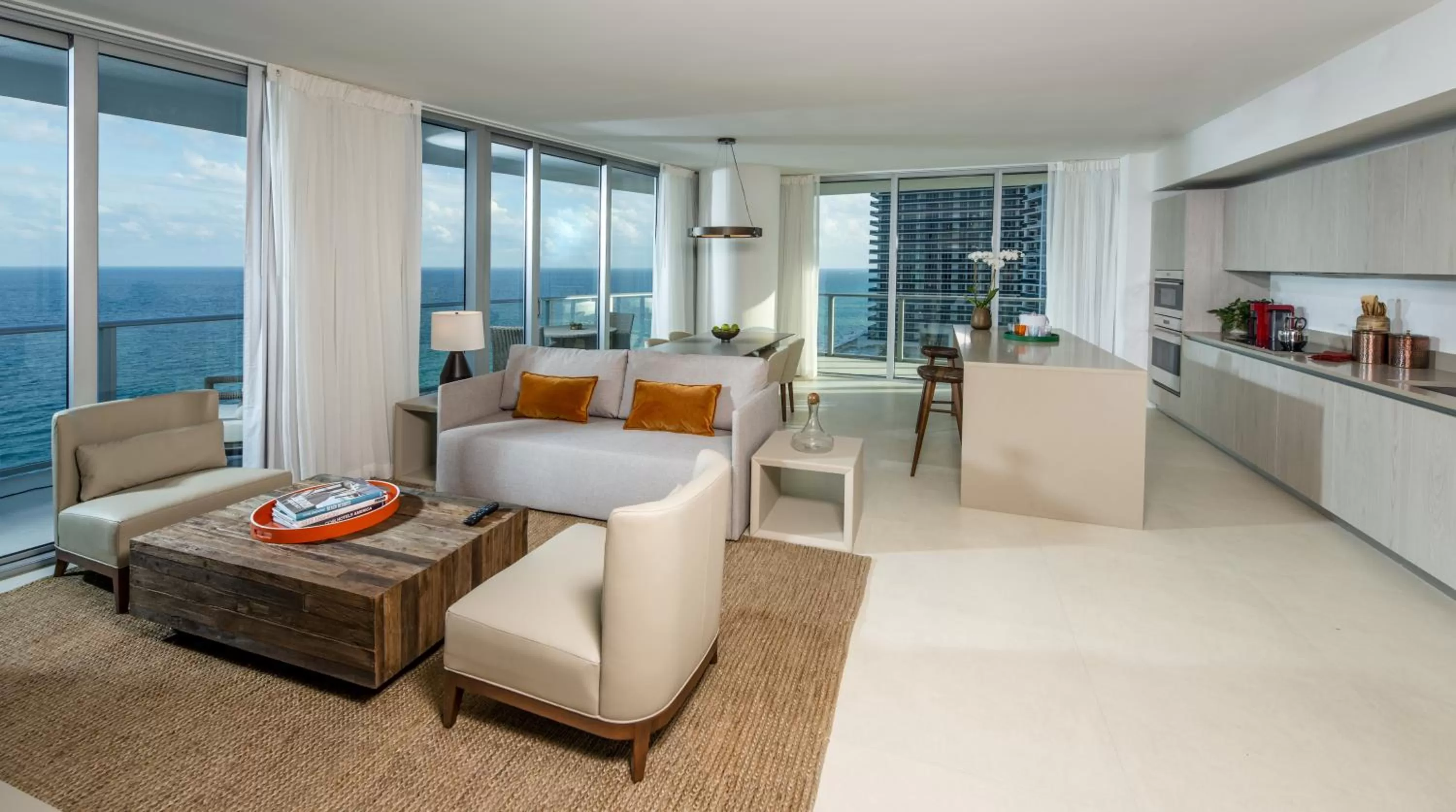 Kitchen or kitchenette, Seating Area in Hyde Resort & Residences