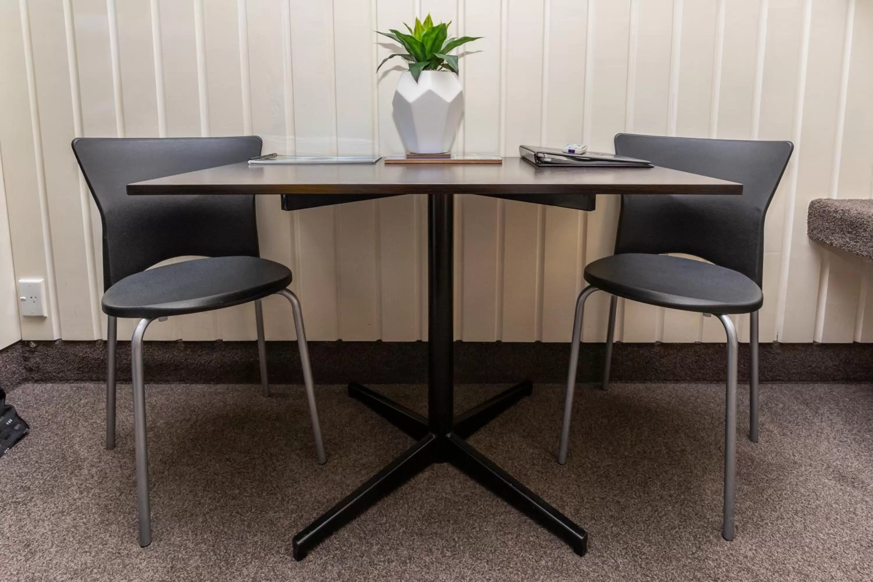 Dining area in ASURE Explorer Motel & Apartments