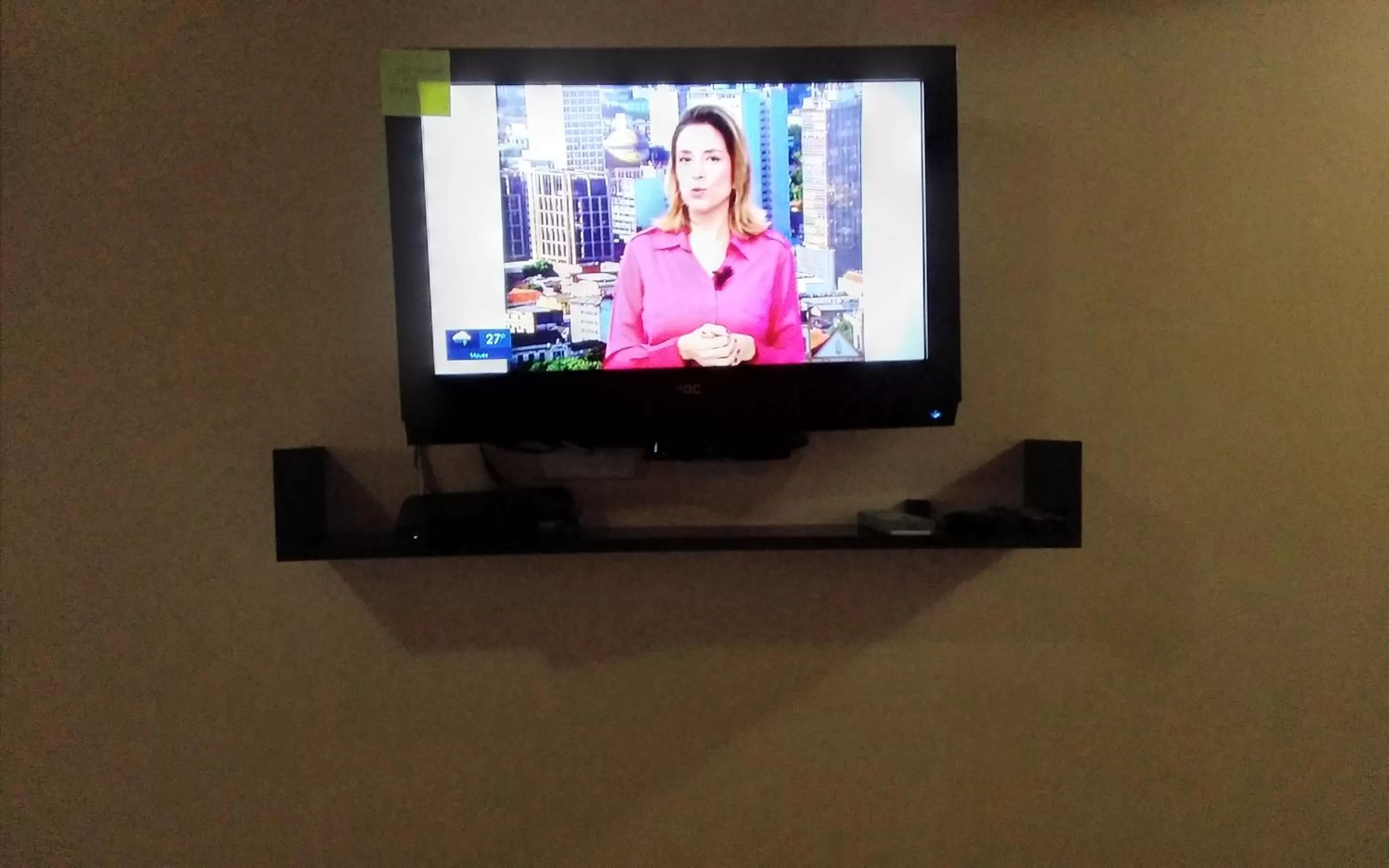 TV and multimedia in Hotel Saint Paul 01 Flat