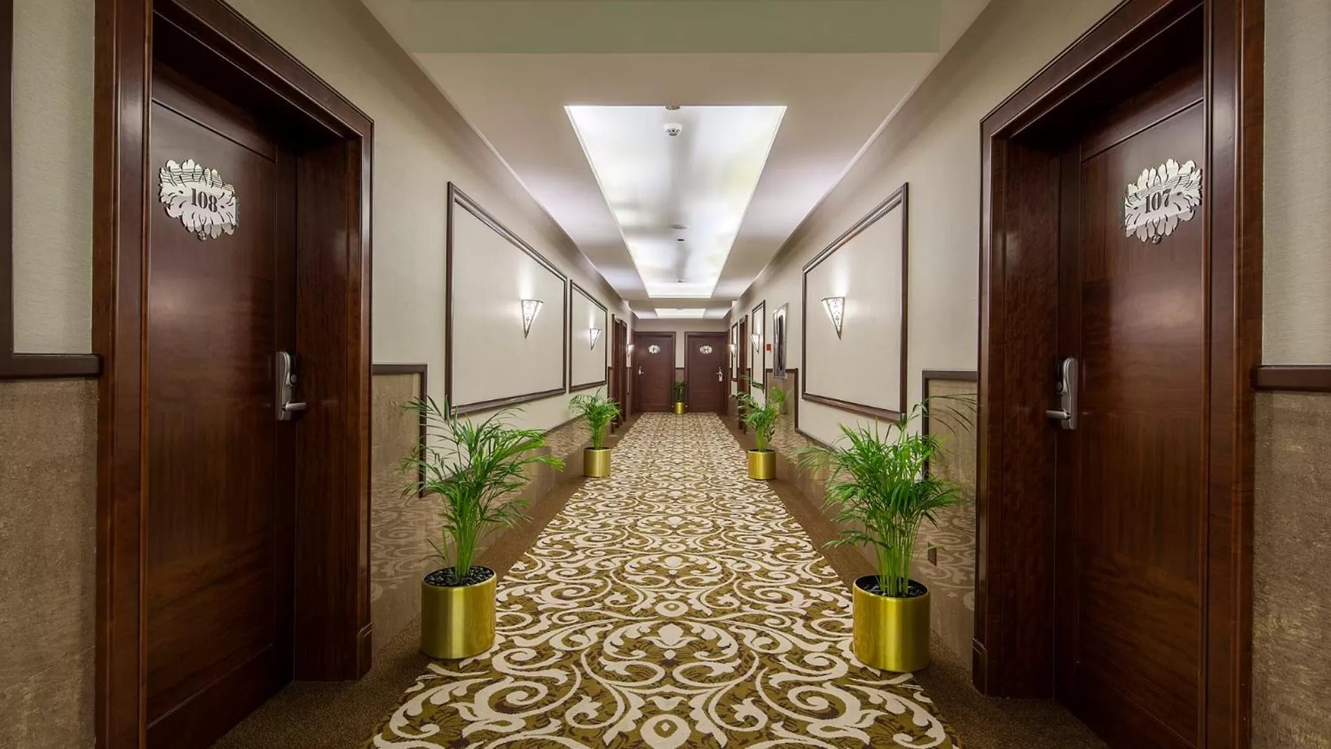 Property building in Western Lamar Hotel