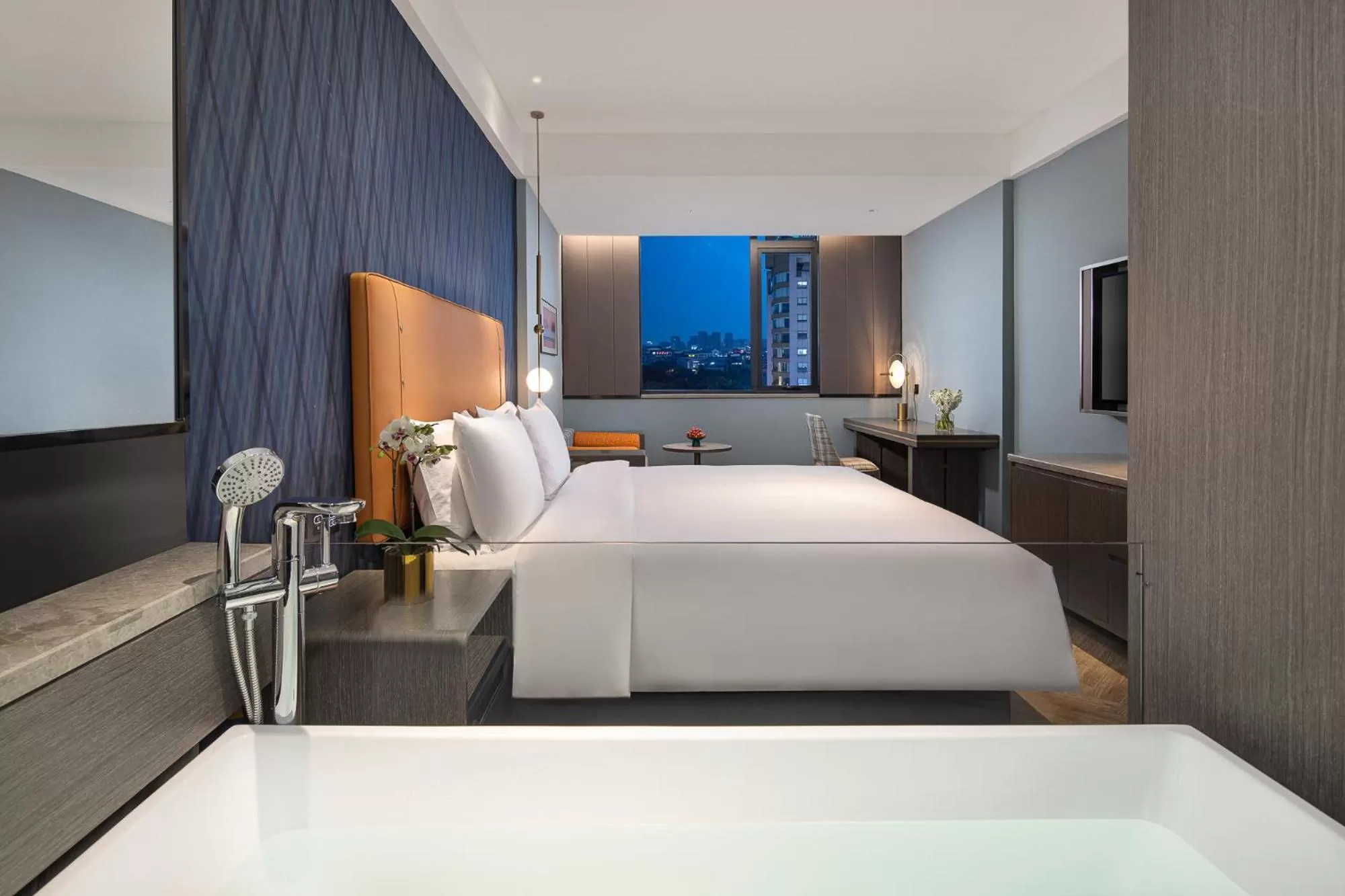 Photo of the whole room, Bed in Kasion Pugis Hotel