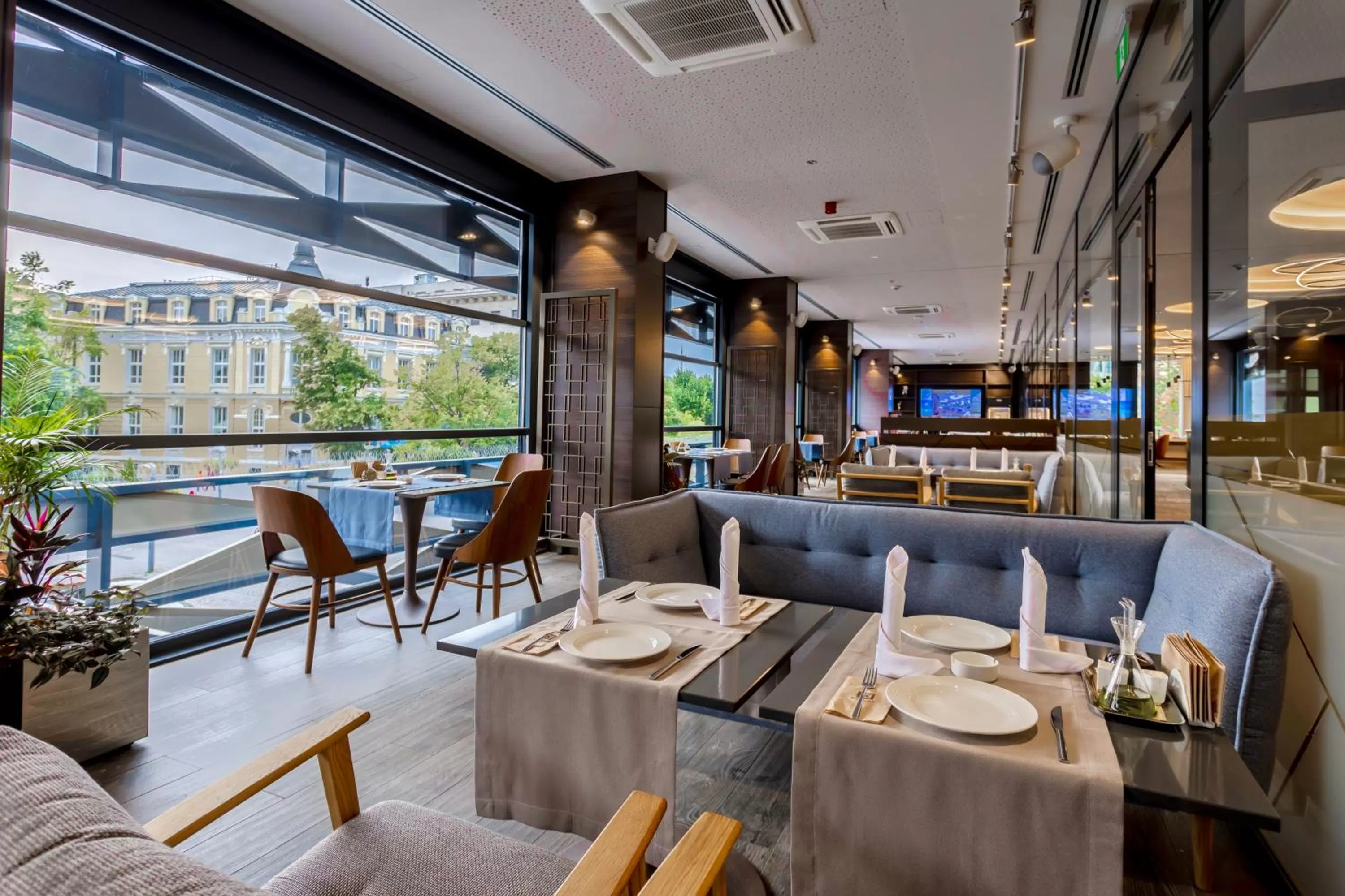 Restaurant/places to eat in Hotel Bulgaria