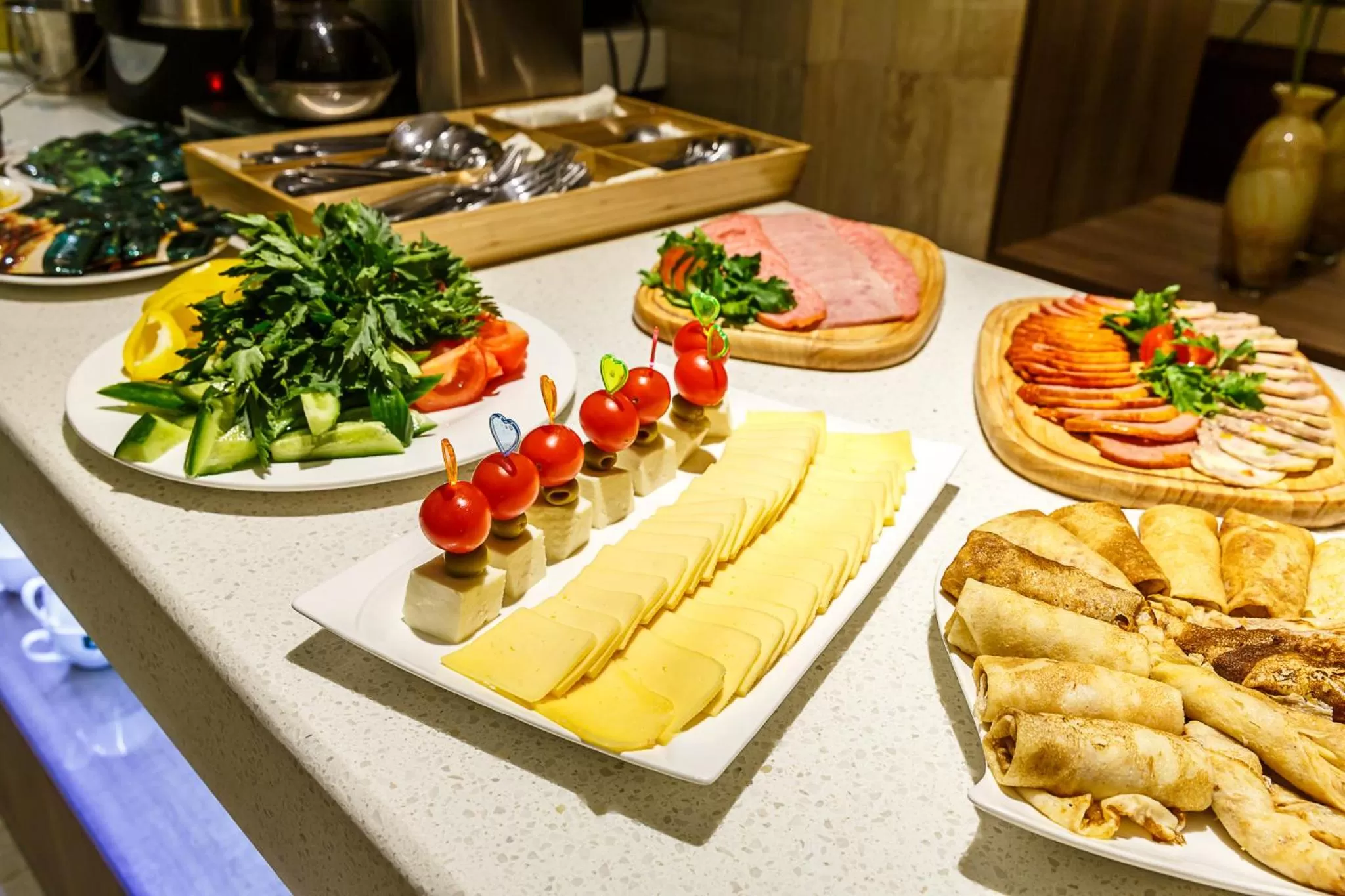 Food and drinks in Renion Hills Hotel