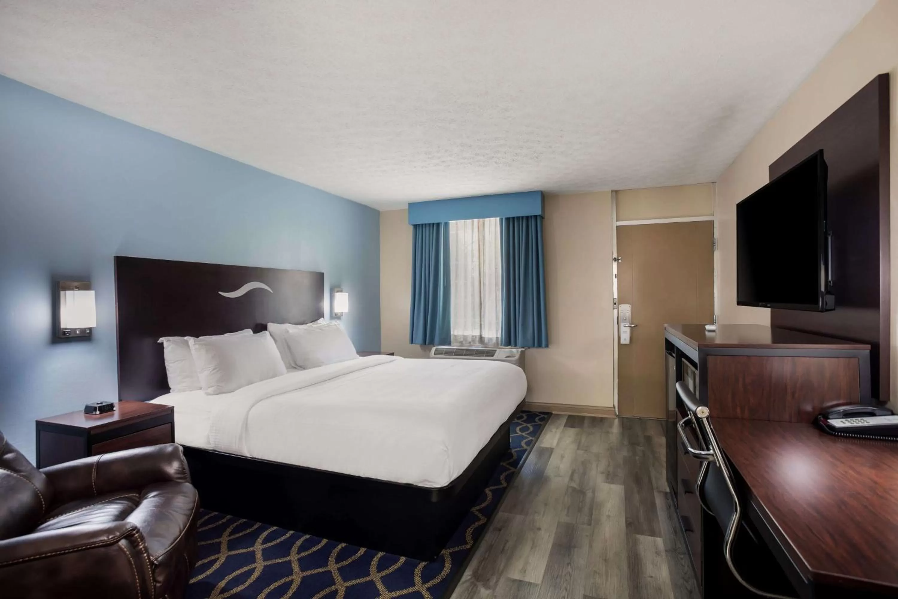 Bed in SureStay Hotel by Best Western Bardstown General Nelson