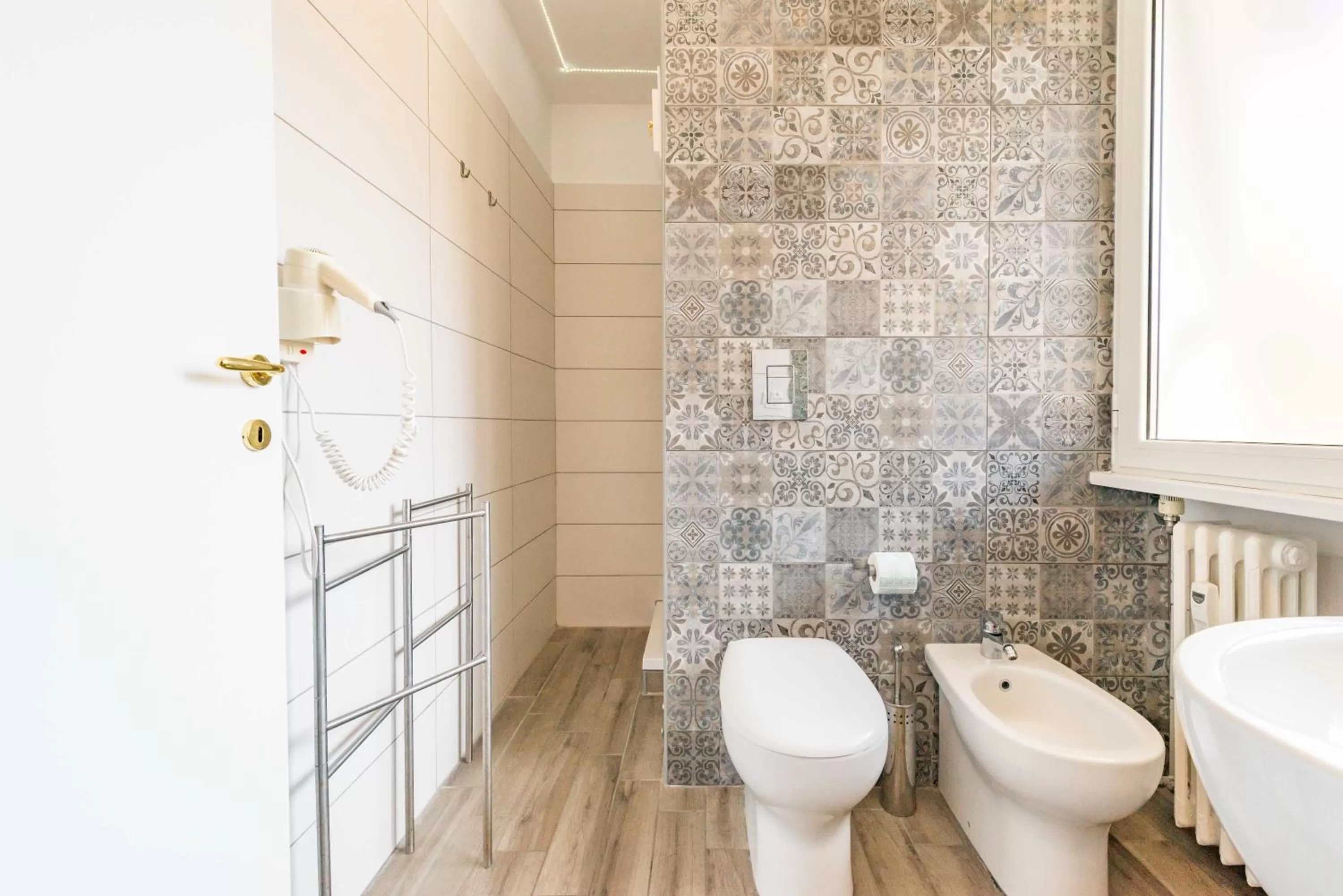 Shower in Un Attimo A Roma B&B