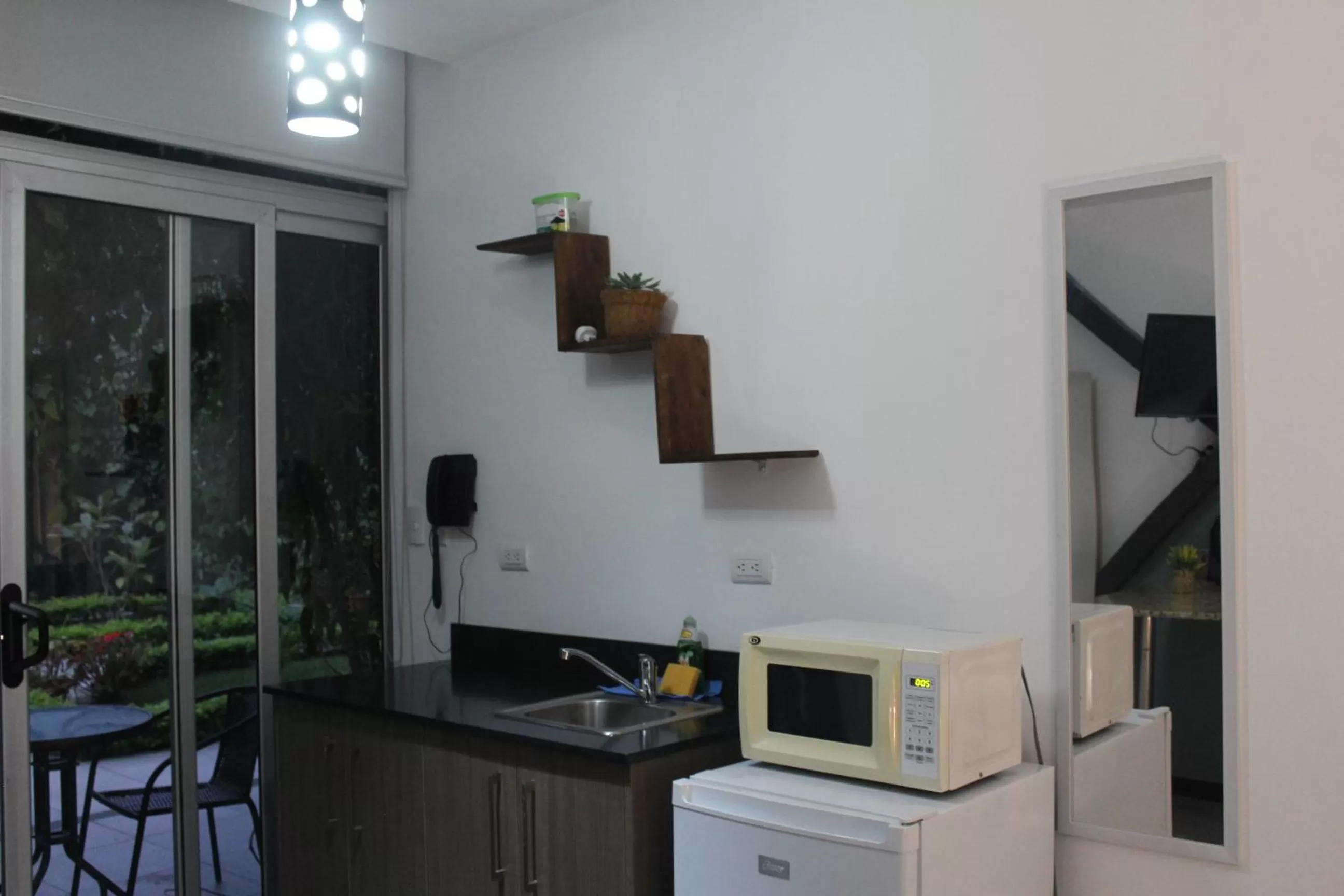 Kitchen/Kitchenette in Cando Living Apartments in Central Avenue