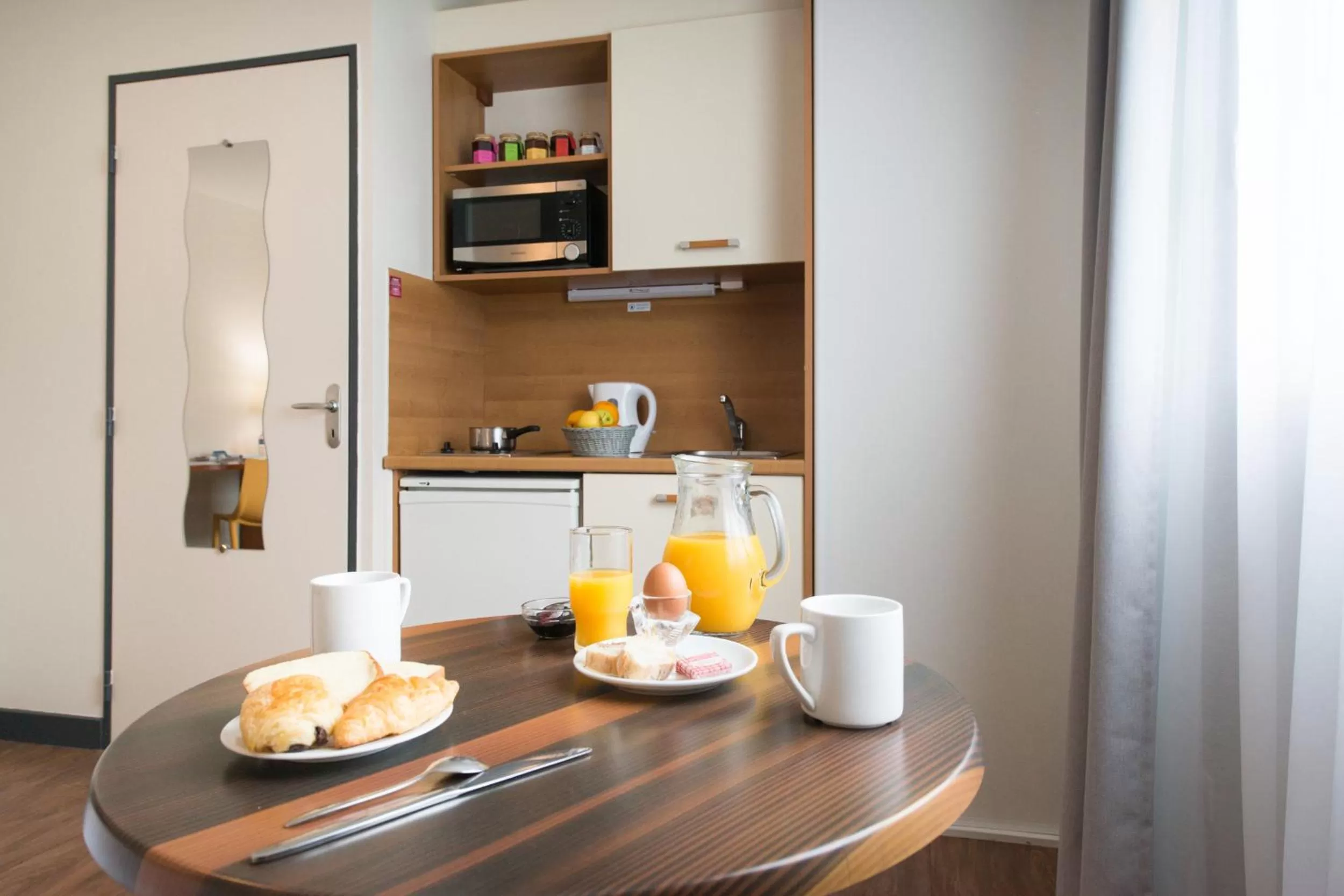 Kitchen or kitchenette in Comfort Aparthotel Saint-Nazaire Les Portes de l Ocean