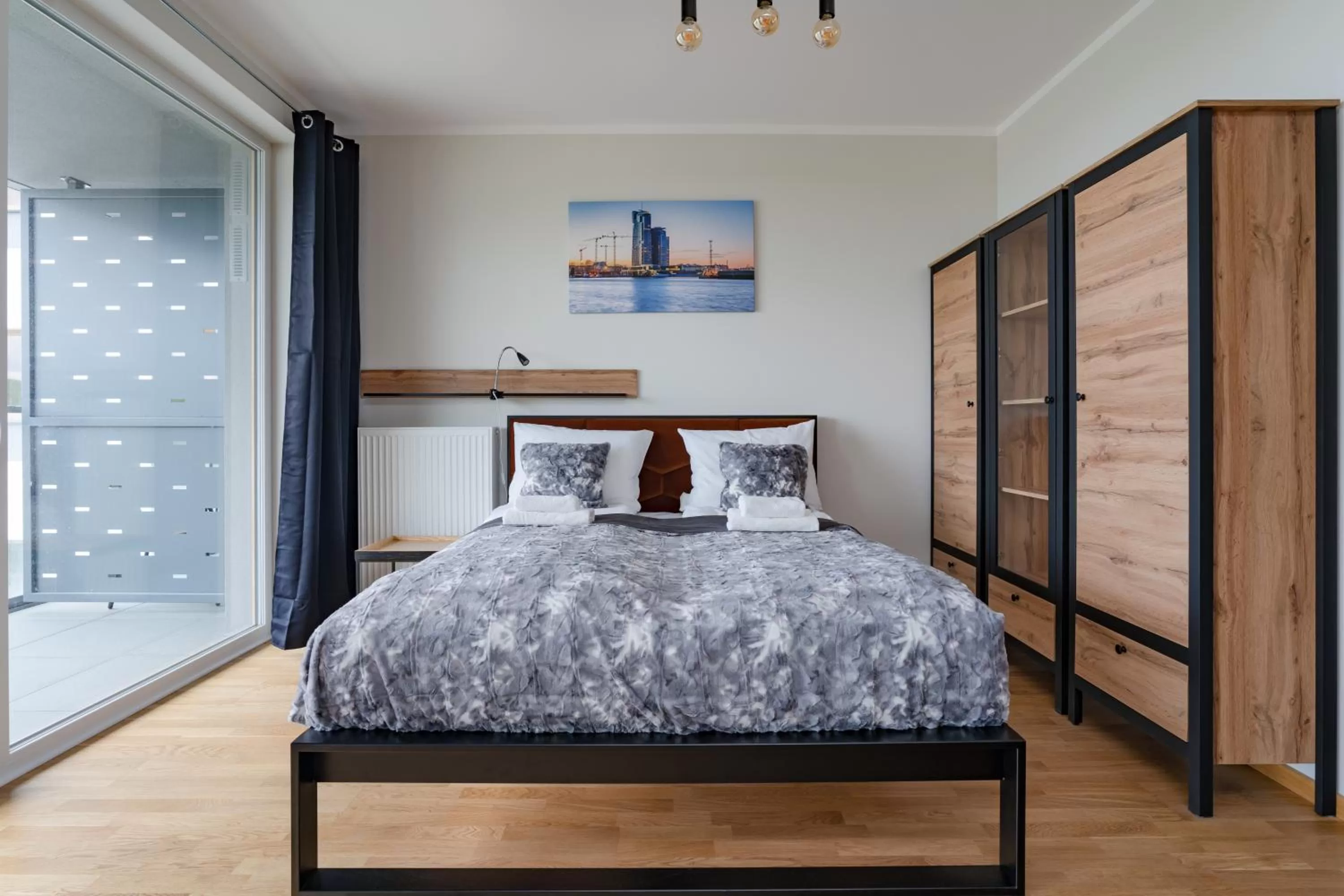 Bed in Symphony Modern Tower Apartamenty