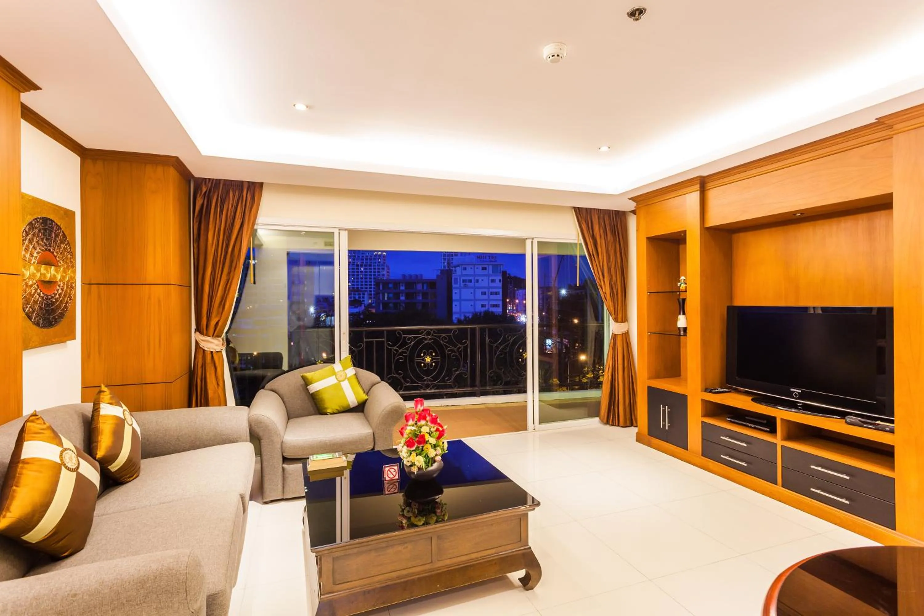 TV and multimedia in Tara Court Hotel